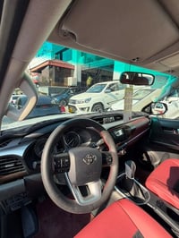 هايلوكس 2025.     بيع مستعجل  شريكه جيهان صفر ضمان  ماشي 6000 كامل من ...