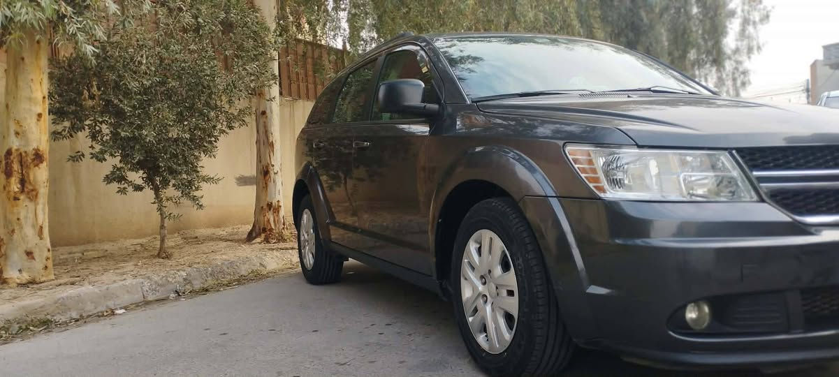 دوج جورني
موديل 2019
رقم نينوى جديد 
سيارة بأسمي و سنوية جديدة 
محرك اربع سلندر 2400
ضررها جاملخ الامامي اليسار و الدعامية الأمامية 
سيارة ماشية 39 ألف ميل 
تبريد قطعة واحدة 
طخم تاير جديد 
بصمة 
كاميرة خلفية اصلية 
تحكمات ستيرن 
داخلها جديد 
دخول ذكي 
للاستفسار الاتصال على
*********** + واتساب
