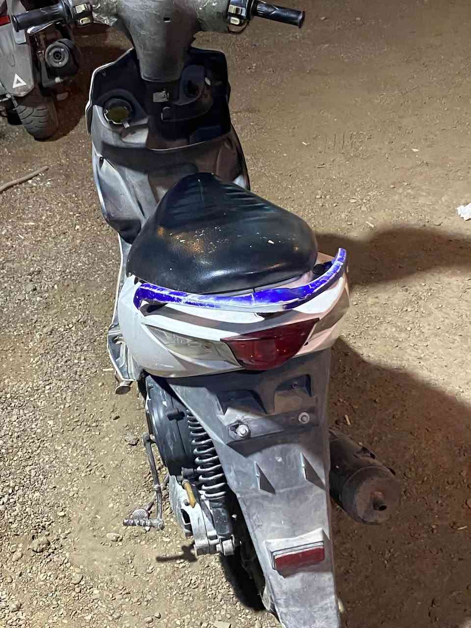 السلام عليكم ماكس مضلع للبيع محرك مكفول بس كفرات كدام شويه تعبانه السعر ٣٨٠
عنواني بغداد حي اور
هاتف ***********

