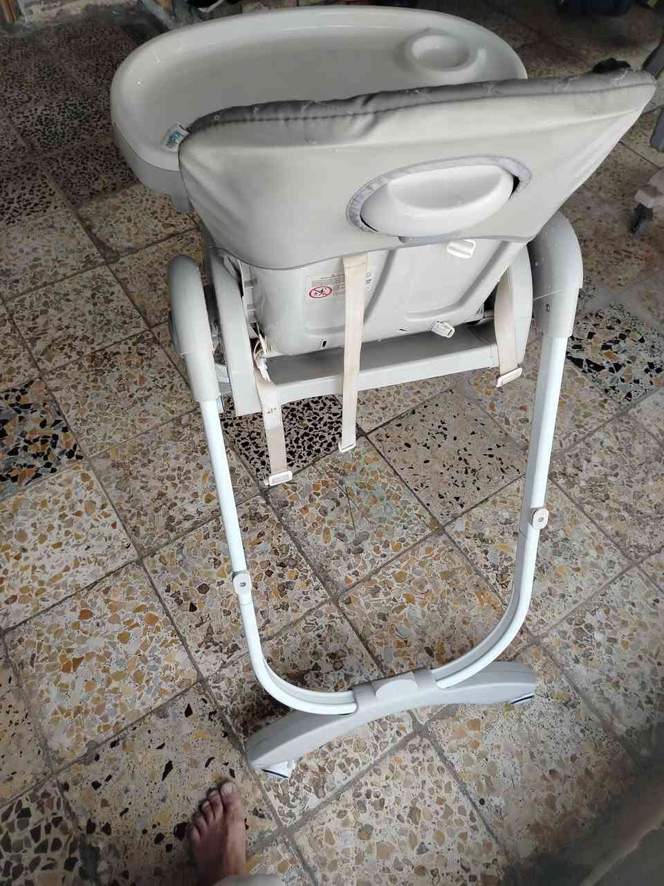 ميز طعام اطفال جميل جدا السعر ب 20
