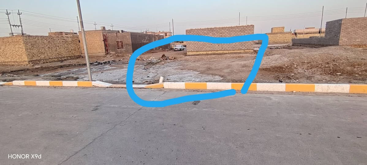 قطعه طابو صرف ٢٠٠ متر حي العسكري نهاية شارع الاطفاء قرب مدارس صينيات الاثنين
كافة خدمات متوفره  مدارس عدد 2 مسافه ٢٠٠ متر عن القطعه منطقه هادئه بناء جديد 
السعر ٣٥ بيهه مجال للاستفسار الاتصال على رقم ***********
