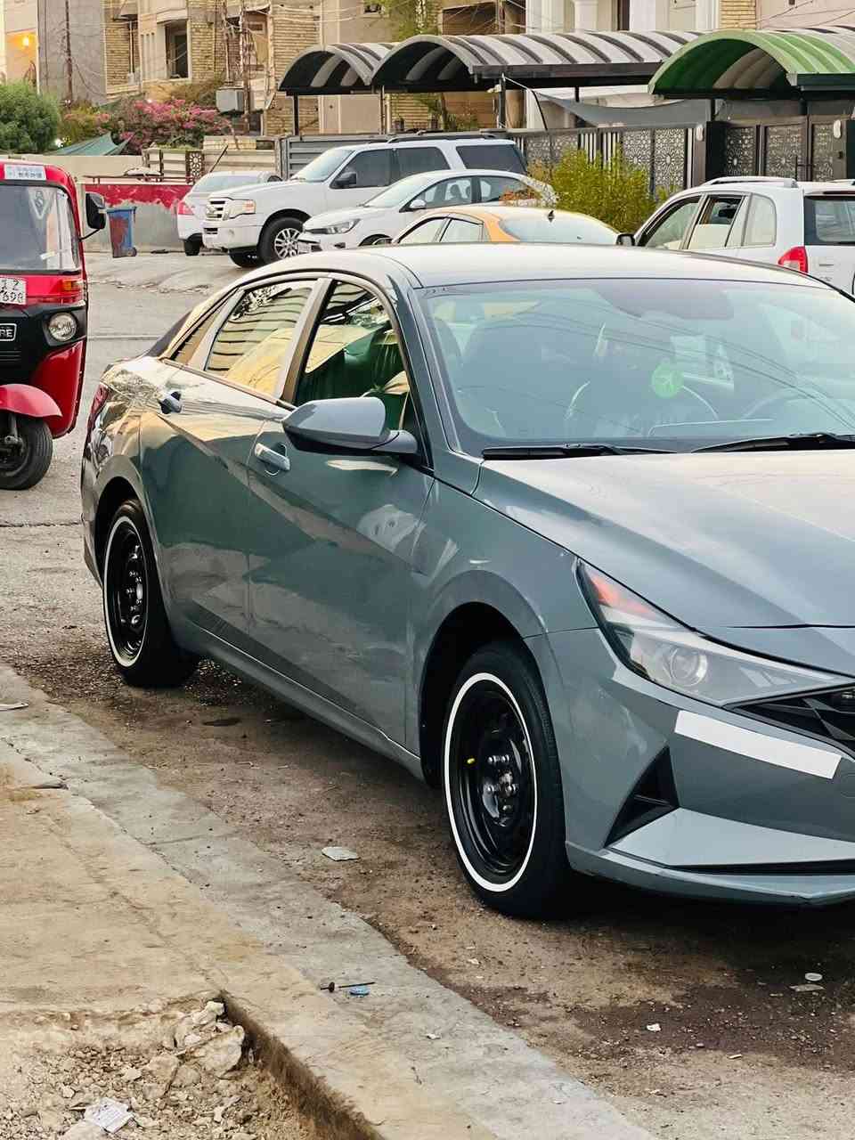 النتره  لون سمنتي المميز.  موديل 22   امريكي 2000 دوش جميع يرباكات سليمه مرفوقه  جميع تفاصيل بلمنشور موصافات نص فول + معروفه مواصفات  النص  كامله مكمله من كل نواحي وشوفه عينك  مكان السياره بغداد 

***********
