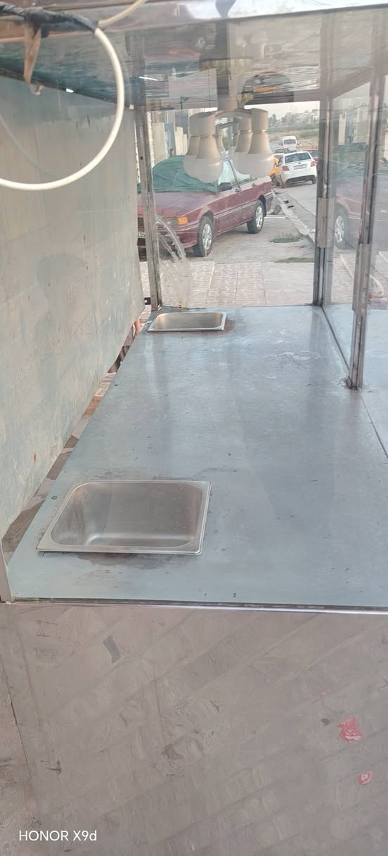 جام خانة سلي ستيل
2 مشعل داخلي 
المساحة 
عرض 1 متر 
طول 2 متر
ارتفاع 2 متر
انارة كامل 
نظيف جدا كما في الصورة 
السعر 200 الف
التواصل 
***********
***********
