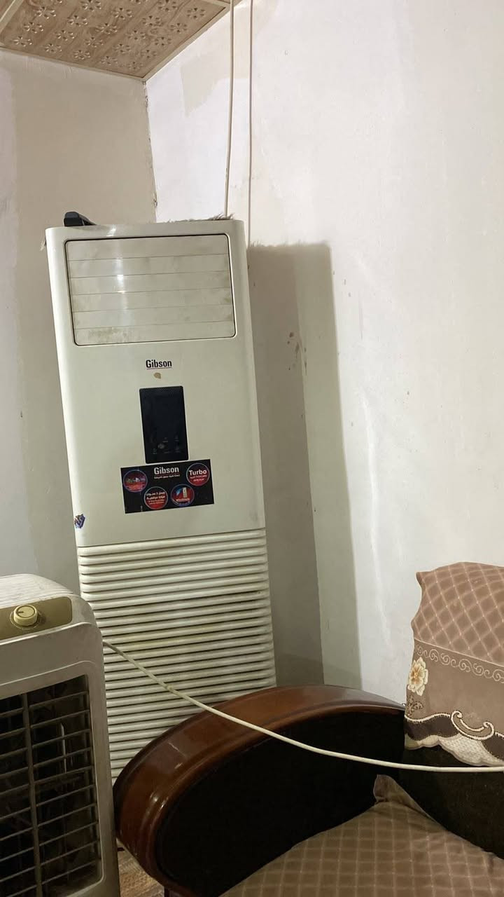 سلام عليكم غراض مستعمله اريد ابيعهن كلهن وبين مناسب وبيع مستعجل عنوان بصرة دور الصحه انه مكلف بل نشر خابرو هاض رقم وتعرفون تفاصيل الغراض ***********
