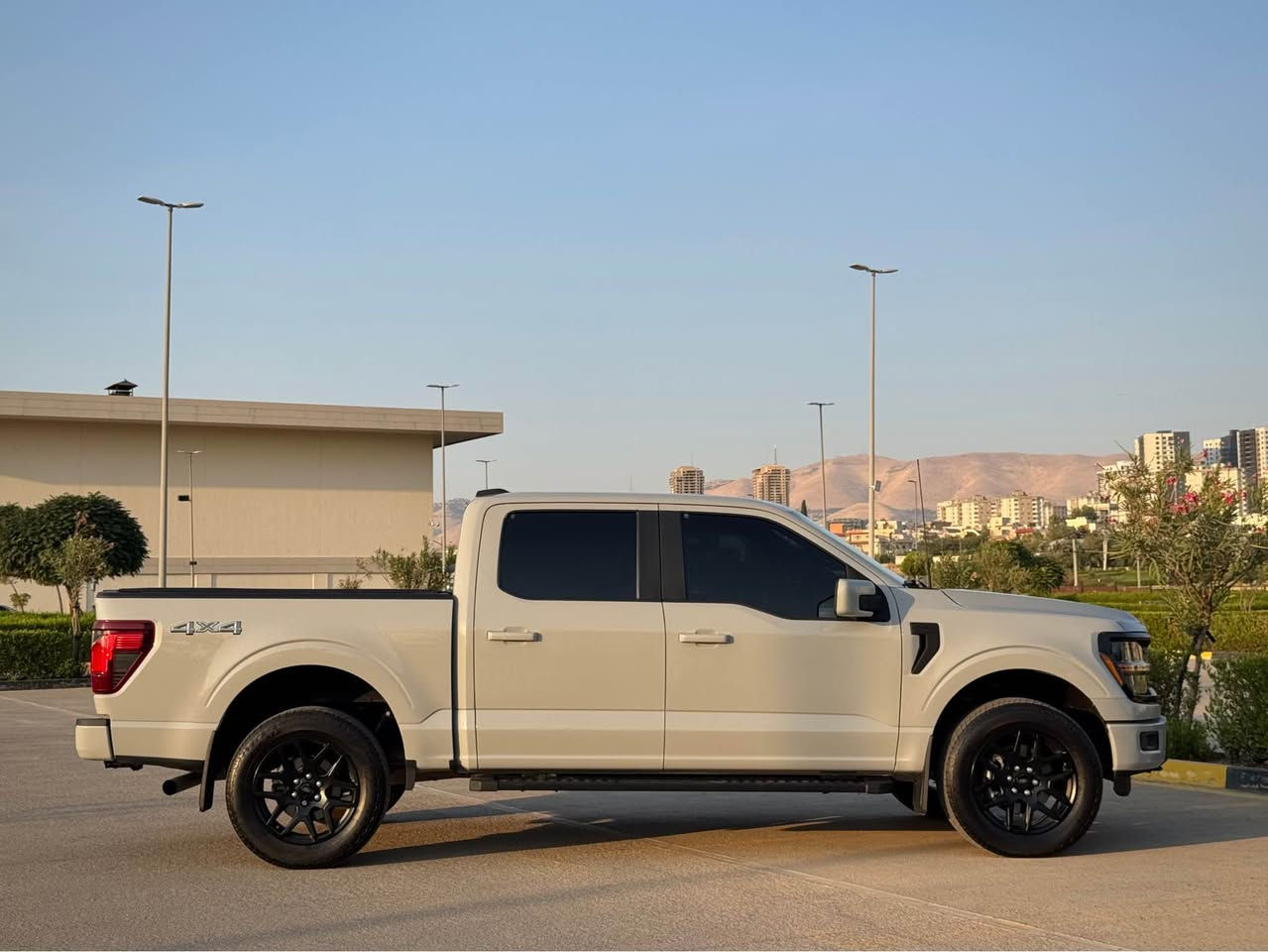 ‎کوردی / عربی 

‎بسم الله الرحمن الرحيم
FORD F150 STX 4x4 2024 2.7
تەنها فرۆشتن
ماشەڵا سەیارەیەکی تابڵێی تازەو جوان
سەنەوی تازەیە تا ٢٠٣١ و بە ناوی خۆمەوەیە 
  کتابی جام ڕەشی %80 بە %80 بۆ کراوە
١٠ مانگی ماوە ، هەرزە و بەڕاد و هەمووی تازەیە
مەکینە ٦ پستۆن ٢.٧ تۆڕبۆ هێزی٣٢٥ ئەسپ
دۆسە و سەربۆدی و ناوبۆدی و گاعی قاڵبی تیایە 
بۆدی کورت و دەرگا گەورە مەرغوب
٤ تایە و ویلی بیلادی لە ژێرایە 
تەنها ١٨ هەزار میل ڕۆشتوە 

نرخ 💵 (( 355 )) 💵گەڵا و معامەلە 

مواسەفات : 
گێڕ عەرز و کۆنسول شاشە گەورەو گێچ ئەلکترۆنی 
دەبڵ ئەکسل و مۆدەکانی لێخوڕین و پێشو دوا هۆک
لایتەکانی پێش و  دوا کامل لیدەو پلاجکتۆرە  
کوشن قوماش و هیتەر و کونسوڵی نانخواردن 
ئۆتۆ هۆڵد و ئۆتۆ ستارت و ستۆپ و ئێمرجێنسی برێک
ڕاداری خەتی جادە و ڕاداری دیاری کردنی خێرایی
کامێرە و حاسە و زۆر مواسەفاتی تر…

رەقەم شاصی : 1FTEW2LP7RKD65771

بۆنیت و چەمەلغ بۆیاخە بێ ناو گرتن بە شەرت
ئێرباگ تەقیوە وەک شەریکە دانراوەتەوە و سیستەم کراوە 

گێڕو مەکینە و تەبرید و ئەکسل و غەرامە بە شەرت✅

📍شوێن : سلێمانی  

***********☎️
ڤایبەر و واتسئاپی لەسەرە
—————————————-
للبيع فقط 
فورد F150 STX 2024 4x4 
ماشاءالله سيارة راقية و عمليه و جديدة 
سنوي جديد ٢٠٣١ و باسمي تحويل مباشر 
بيها كتاب تضليل ٨٠٪ =٨٠٪ و بقی ١٠ شهر
فحص هزە و براد جديد باجر حول باسمك
محرك ٦ سلندر ٢.٧ و قوة ٣٢٥ حصان مرغوب 
علية گير طيارة و كفر داخل بدي و و فوك بدي
بدي قصير و باب طويل مرغوب ✅
٤ تاير و ويل بلادي جديد
ماشي ١٨ الف ميل 

سعر 💵(( ٣٥٥ )) 💵ورقة و بيها مجال 

مواصفات: 
گير طيارة و كونسول و شاشة كبير و كيج إلكتروني 
فور ويل و  نظام قيادة و بيها هوك امامي و خلفي 
لايت امامي و خلفي كامل LED و بروجكتر 
كشن قماش و تدفئة و كونسول ميز طعام 
اوتو هولد و اوتو ستارت و ستوب امرجنسي بريك
رادار تحديد مسار و ستيرن فوليوم و تحديد سرعة 
كاميرا و حساس و بعد هواي مواصفات….

رقم شاصي: 1FTEW2LP7RKD65771

بيها بنيد و جملغ صبغ بدون دواخل 
ارباك طاك و راجع نفس بلادي ضمان 

گير و محرك و تبريد و تحويل و اكسل كل بشرط ✅

📍مكان : سليمانيه 

***********☎️
فايبر و واتساب موجود السليمانية, العراق
