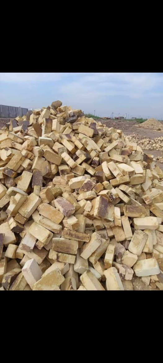 كسر للبيع  اغلبيته ثليثي وطابوك 

من يود الاتصال برقم ***********
او المراسله علواتساب,*********** عمارة, ميسان
