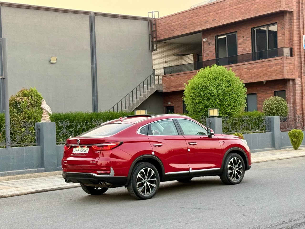 شانجان CS 85  رةنگ سؤر موديل 2021  فول فول موسافات زةمان شريكة البخيت 6 سال زةمان شريكة هةية  صفري هةوليرة يةك دةست بوا سيارةكة بة ناوي خوم هةموو شتيك نوي مكينة 20 تؤربؤي پانؤرما بريك بةسمة شاشة گةورة گيج اليكترؤني گوشين سارد كةرم گوشين كارةبا ناو ليد بيلادي   بة ناوي خوم هةموو كيان بةشةرت دةعاميش بةشةرت تةنها يةك PDR بجوك هةية لة سوندق  بة كؤنترؤل دةرواتة پيشوة دةرواتة پاش ***********  سعر١٣٥ أربيل, العراق
