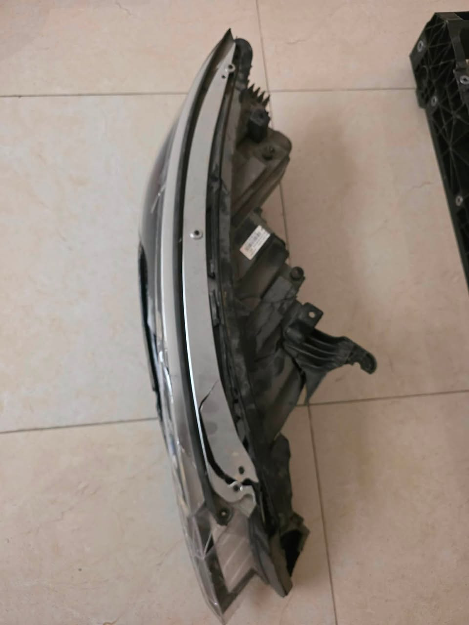 غراض BYD.   گنL للبيع 
لايت امامي جهت عكس شغال مابيه شي بس جامة يحتاجلة السائق وبدنة مصلحة وبنيد يرجع بارد السعر 600 الف وماكو هيج سعر المكان بغداد حي الجهاد 
 ***********
