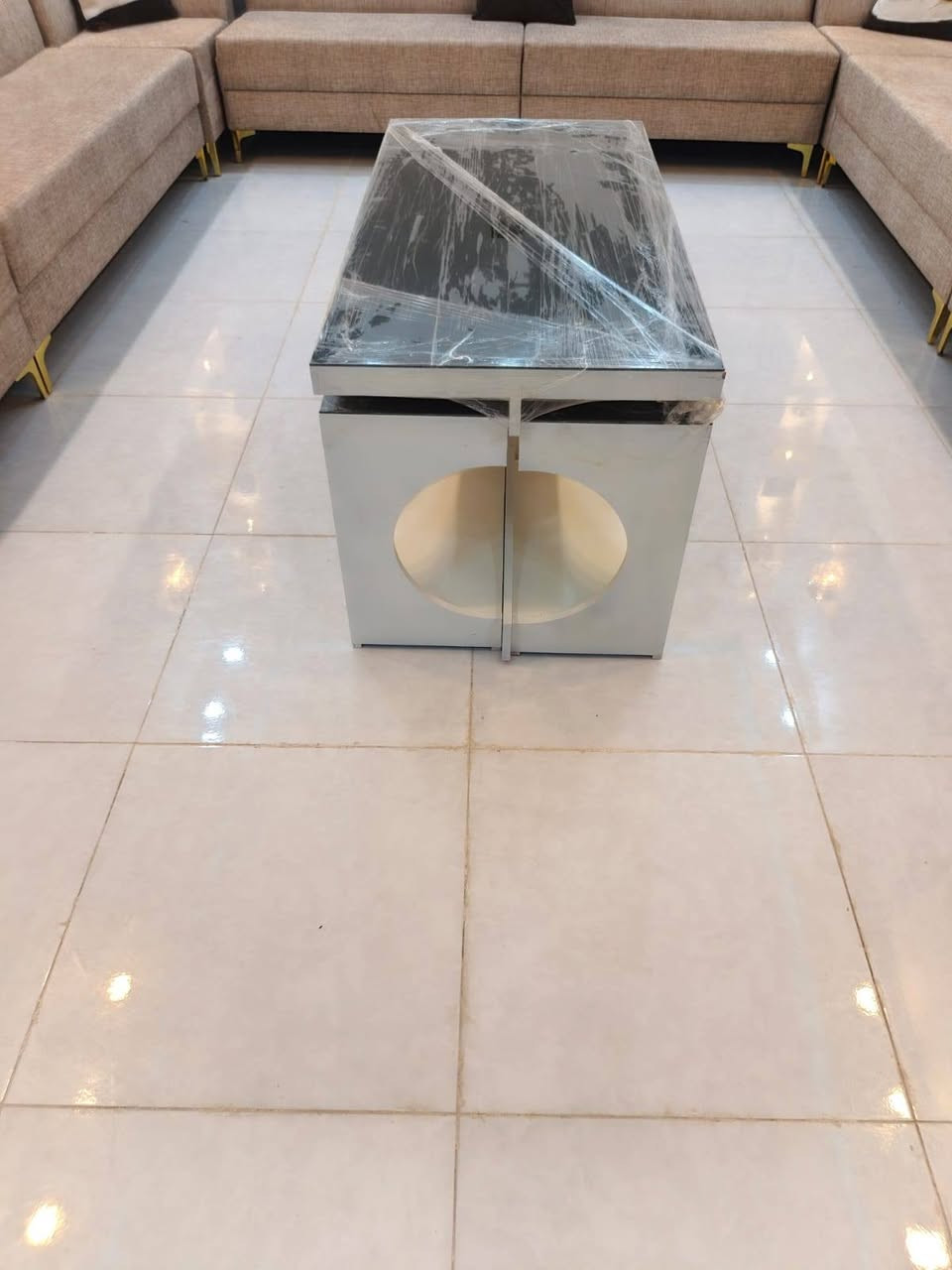 طبله خشب صاج جديده السعر 250 ألف وبيها مجال قليل *********** الناصريه الموحيه
