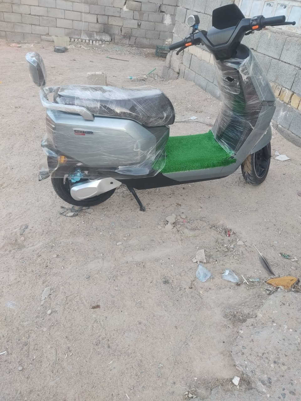 دراجه شحن للبيع
6بطاريات

ملف 2000

سرعه 60 حقيقيه 

3 سرعات 

نضام R

مثبت سرعه 

نضام بارك 

ويل 12

  

مكاني البصرة كرمه علي 

سعر 900 وبيها. مجال قليل

***********
