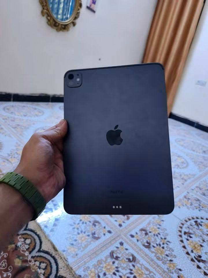آيباد M4 • ٢٥٦ • نضيف