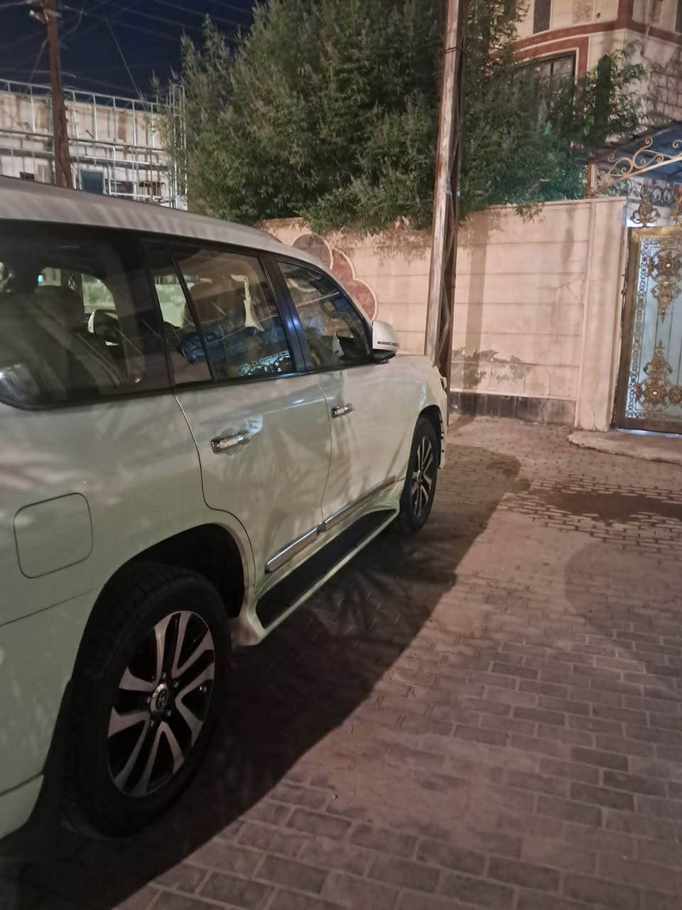 لاندكروز 2019 كفاله عامه بريميه سياره جديده وجاهزه من كلشي مكينه 8 سلندر رقم اربيل الجديد السعر 510 وبيه مجال للاستفسار *********** البصرة, العراق
