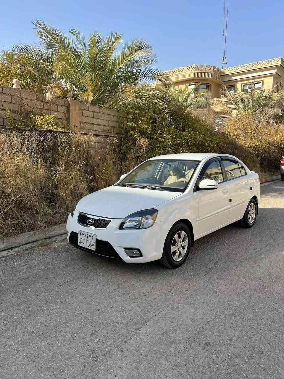 كيا ريو خليجي 
موديل 12 
رقم اربيل شرط تحويل 
بيه جاملغ امامي يسار صبغ 
ماشيه 190 km
كير محرك بشرط 
مواصفات سيارة 
محرك 16 بشرط على وضع شركة 
تبريد ثلج 
جامات كهرب 
اشاير مري 
وباقي مواصفات معروفة 
السيارة جديده وعلى ايد وحده 
مكان السيارة حي العربي 
للاستفسار اتصل على الرقم ***********
