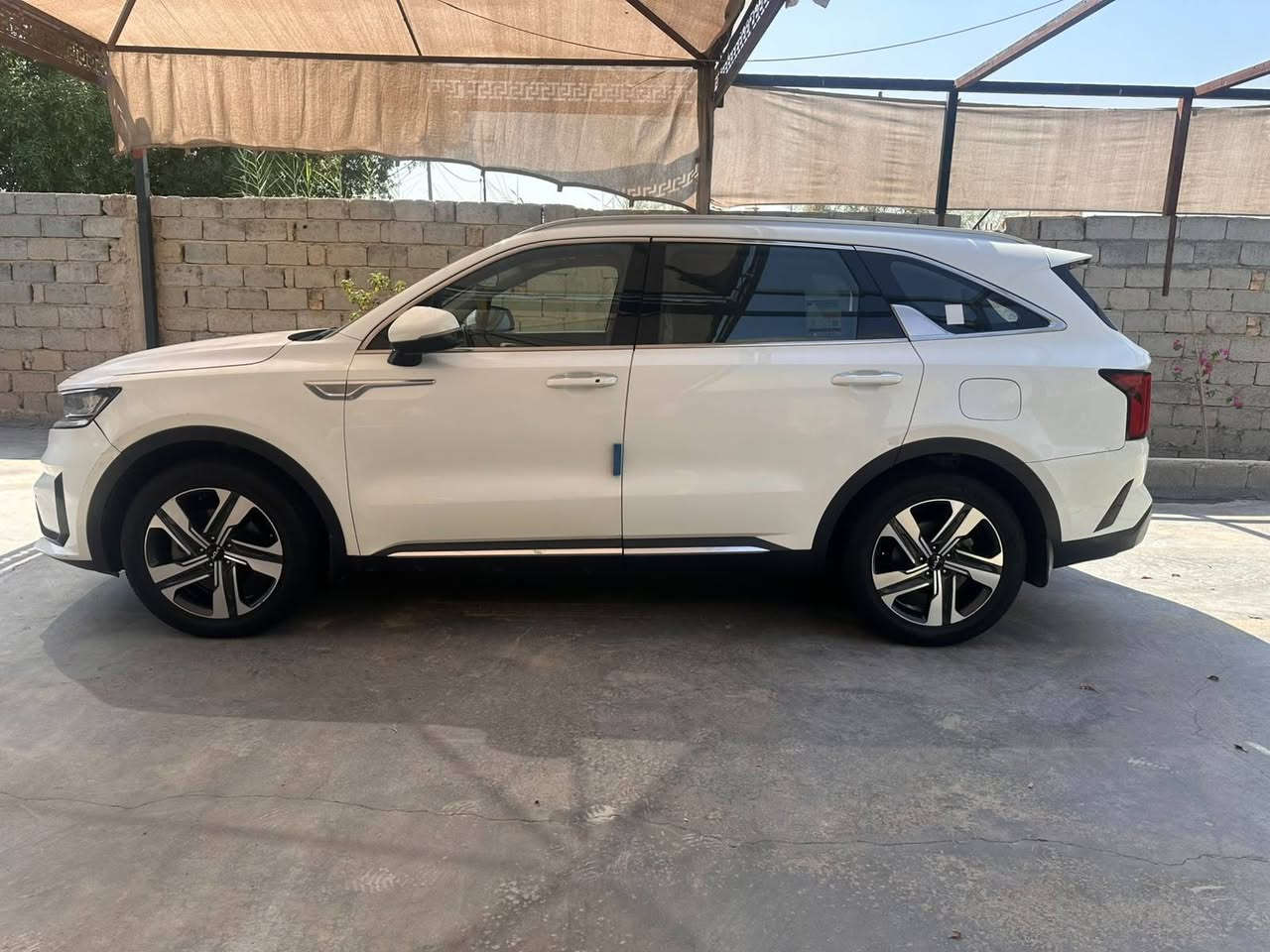 سلام عليكم سورنتو لبيع موديل ٢٢ فول مواصفات رقم بغداد بسمي تحويل ثاني يوم السعر ٢١٥وبيهامجال السياره بيهه قطع صبغ محرك كير بلادي ممفتوح تخم تاير جديد لاستفسار ***********
