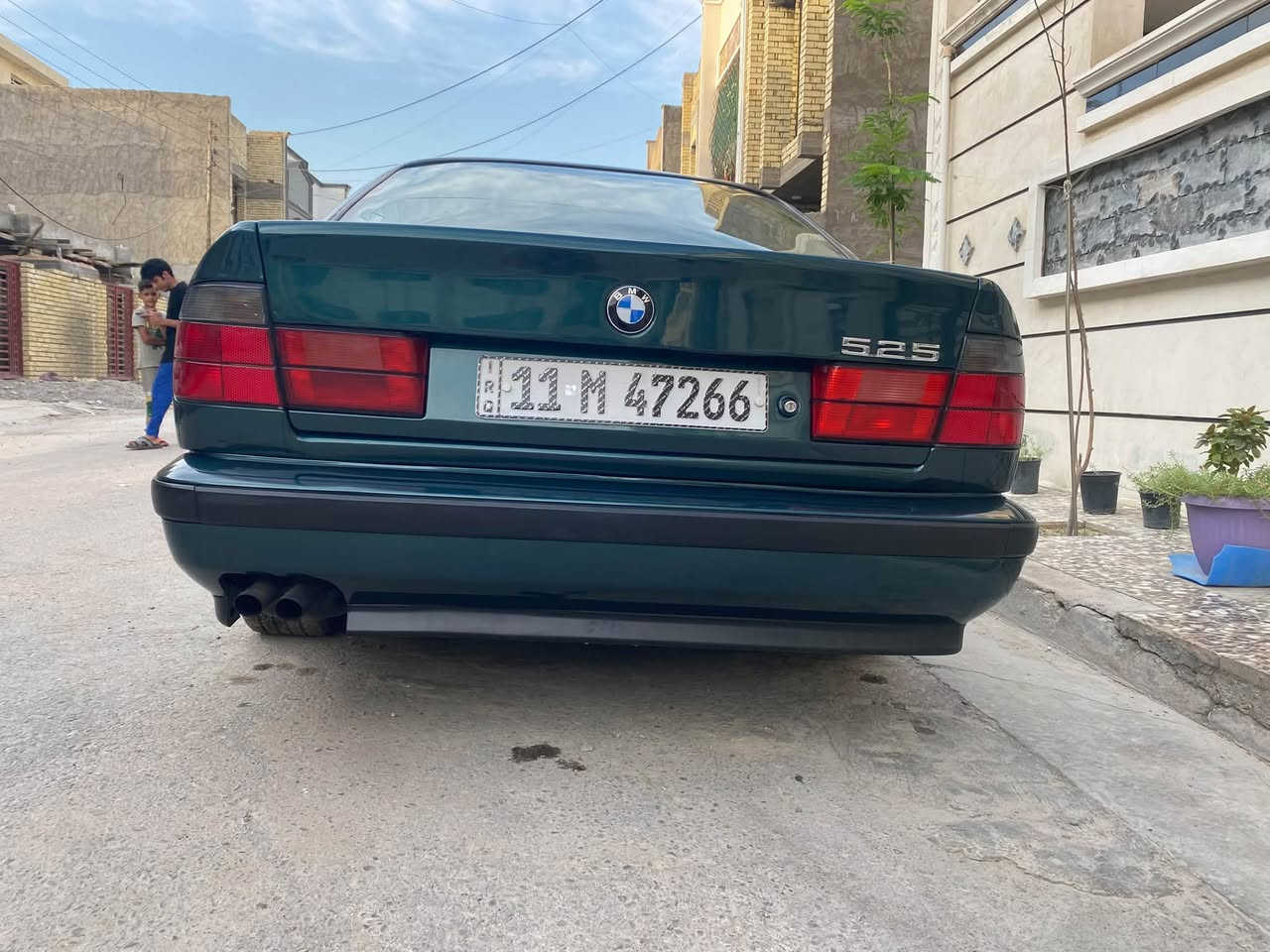 السلام عليكم BMW ٥٢٥ مسكر عدله موديل ١٩٩١
رقم بغداد انكليزي لون زيتوني 
بسمي
بجم عريض

كشنات جلد كهرباء  مري كهرباء اسلايت شغال تبريد ثلج ويل خليه تخم تاير جديد كير ومحرك خير من الله سياره مكفوله من الضربه صبغ عام للجماليه سياره جديده تجي وتشوف ابعينك العنوان بغداد  الجديده *********** سعر٧٨ بيهه مجال
