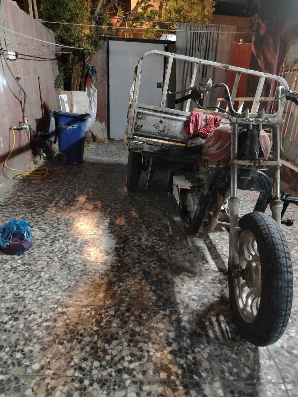 لبيع أدوات مكفوله مكينه شاصي بدي كاعيه شويه تعبانه مكينه مامفتوحه وشاصي مكفول ابيع كوم حديد بكاني بصره حيانيه *********** سعر ٣٥٠ وبيها مجال قليل ستوته متروكه

