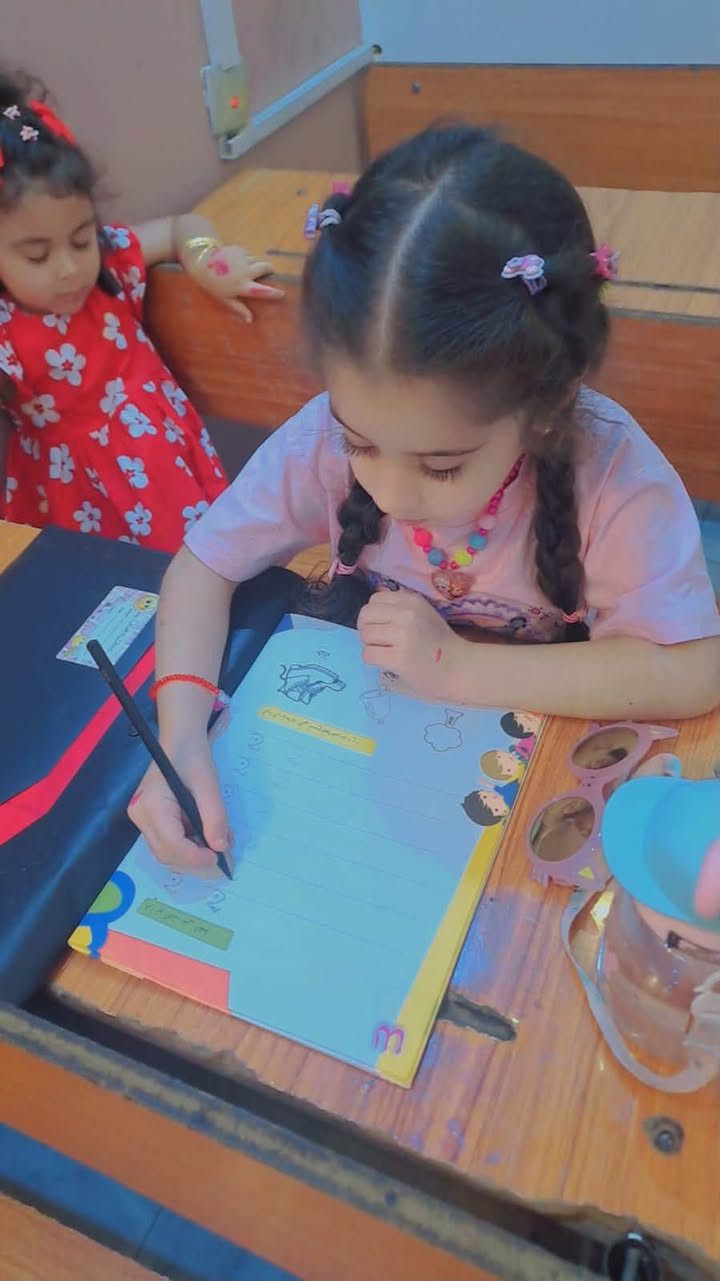 اطفال  روضة الق المستقبل

نص مكتوب في الصور:
- 9:29 الاثنين ص
