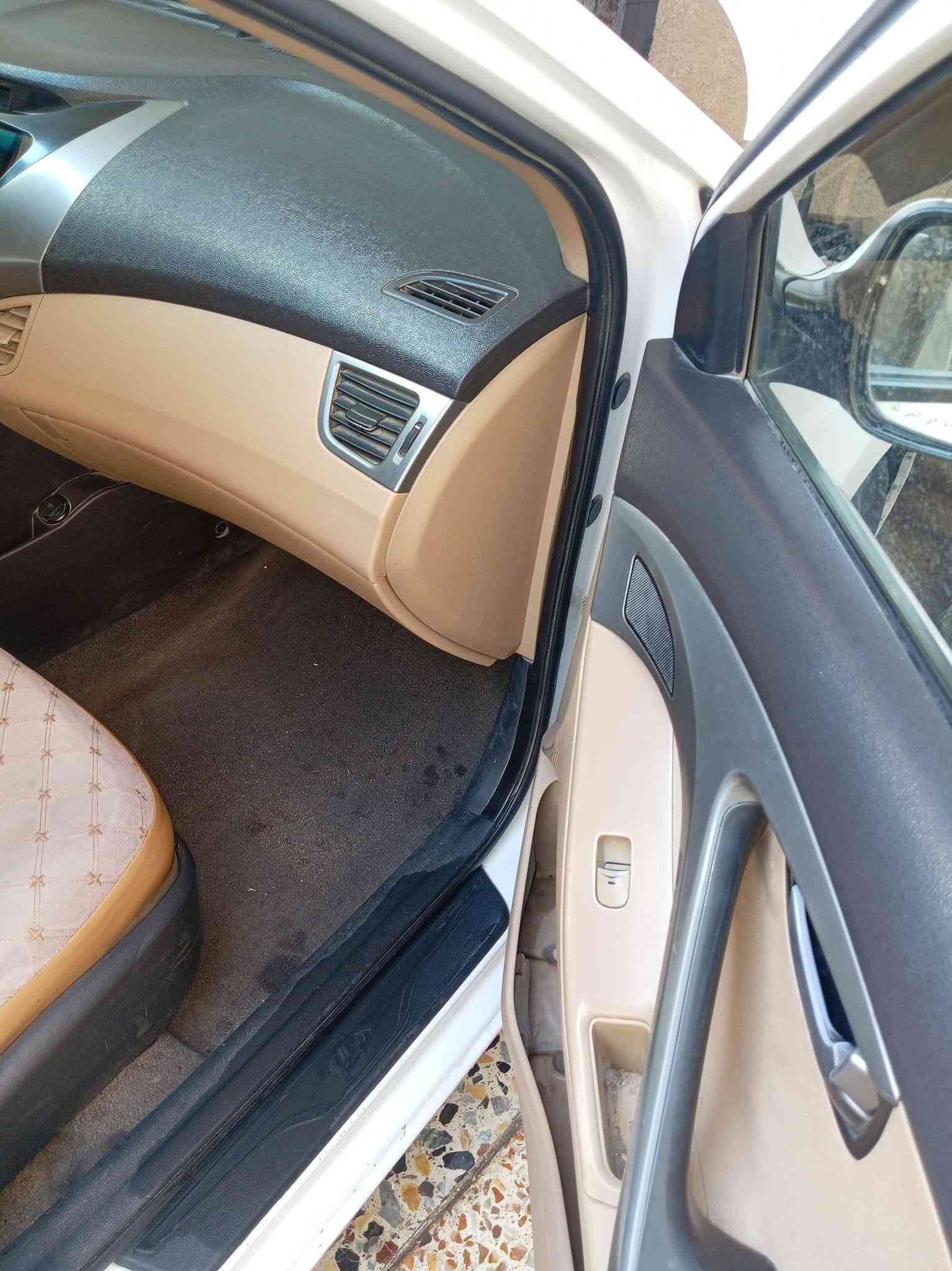 السلام عليكم 
النترا خليجي موديل ١٢ لون ابيض محرك ١٨٠٠ باسمي رقم بغداد فتحه حساس خلفي تحكم ستيرن كشن كهربائي اشاير بالمري Gls شاشه كاميرا سنويه ٢٠٢٧ شهر ١٠ السعر ٩٤ وبيهه مجال
الاتصال على الرقم ***********
مكاني بغداد
