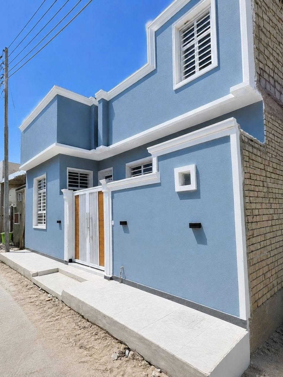 بيت 100 متر 10 × 10 بناء درجه اولى وشغل حديث
بالاسكان الصناعي قرب شارع الحولي بل3000 شارع تبليط
البناء // طارمه استقبال وصاله وغرفه ومطبخ وصحيات داخليه وخارجيه ومنور
السعر والتفاصيل اتصل ***********
