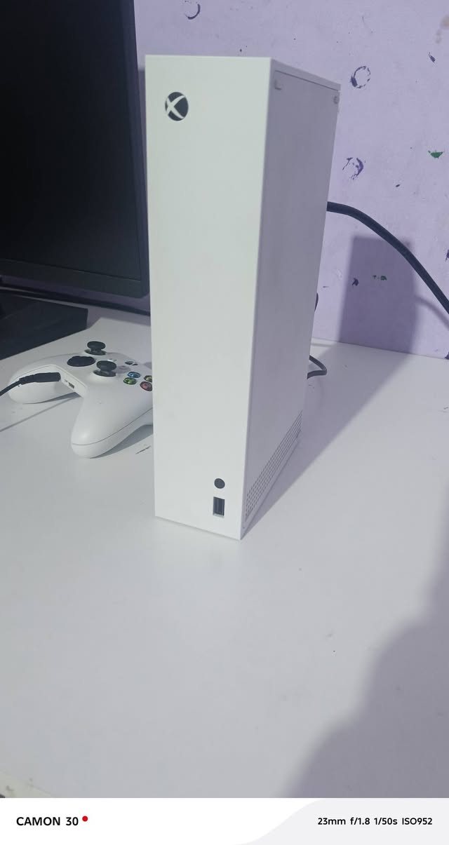 سلام عليكم جهاز xbox series s  البيع مكاني ديالى رقمي +964 777 663 3271 سعر 400 انتاج 2024 شخطه مابي  مشتري 2025
