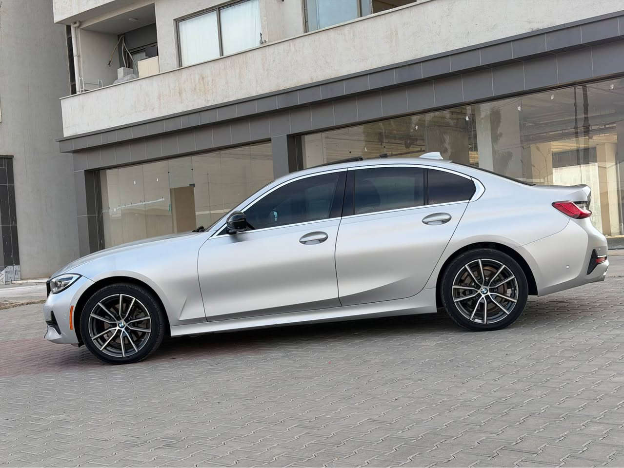 سلام عليكم 
BMW 330i 2021 Full Full 1/1 
فول فول نەقسی مواسەفاتی نییە 
گێج ئەلکترۆنی 
شاسە گەورە 
دەبڵ دیجیتاڵ 
سڵاید 
داتاشۆ مواصفاتي دياره 
شرط كير و مكينه له سةر شةركة ماوه 70هةزار روشتووا

PPF 
بو كراوه شازي ايش زمان 
سياره به ناو خومه كتاب جام رةش 80/100
جام پيش بولرايس 
يةك دينار برغي نوقساني نيه روني تازةش كوريومه 
ــــــــــــ
بونيت گوراوا به بيلاد سةر جاملغي بستيك بوياغه
سعر 220 گەڵا و کەمێک مەجال 🔥
شوێن كركوك يا هةولير 
____________________________________________

سلام عليكم 
BMW 330i 2021 Full Full 1/1 
فول مواصفات اخر فئه من المواصفات
گيج الكتروني 
شاشه كبير 
دبل ديجيتال
سلايد داتاشو مواصفاته معروفه 
شرط كير و محرك ع وضع شركة 
ما بي نقص برغي جاهز من كل نواحي 
وسياره مغلف ppf مع ضمان درجه اولى
جام امامي بولرايس سياره تحويل جديد باسمي 
كتاب جام تضليل 80/100 جديد صدر حداديه كله جديد
سعر 220 وبي مجال
للاستفسار اكثر خابر و تدلل
***********
*********** كركوك, العراق
