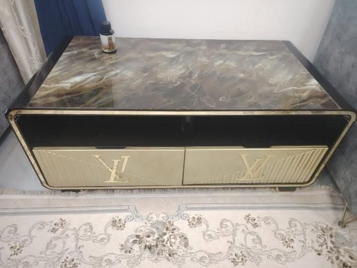 المرايات على 30
طباخ 100
سبلت 350
دوشك 450

المجمده350
طبله 100

نص مكتوب في الصور:
- 120 الف
- 30
- بطانية 50