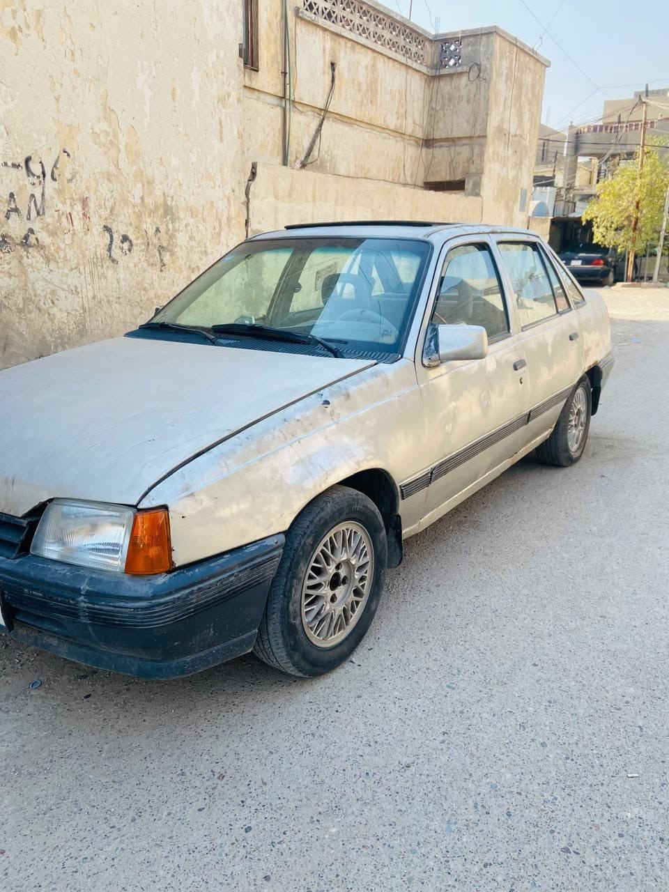 ام عليكم عندي اوبل كاديت محرك 18 كير عادي سنويه باسمي لحد سنة 28 سنويه جاهزه السعر 25 للاتصال *********** واتساب موجود وللبيع فقط بدون مراوس
