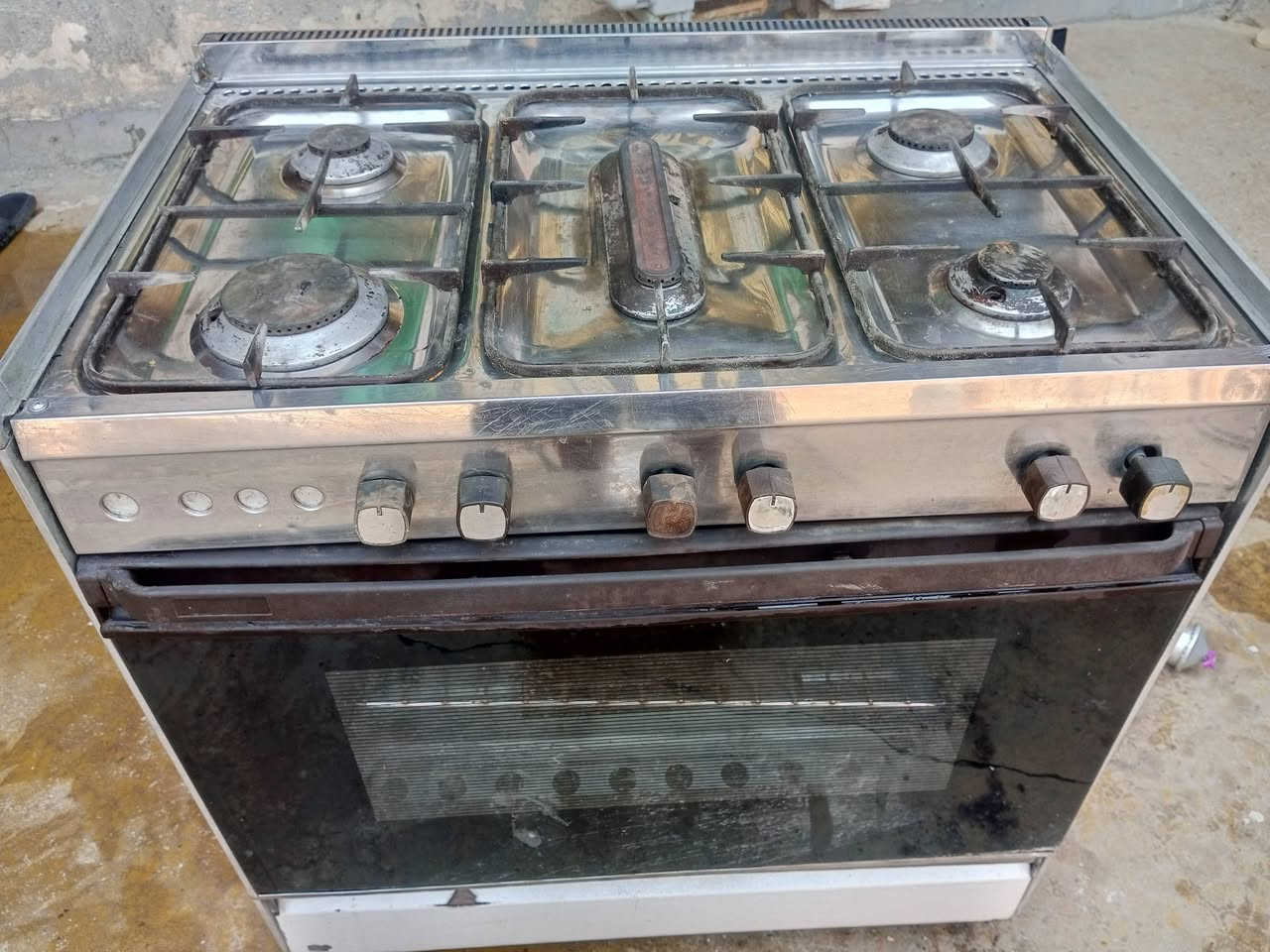 طباخ شغال نضيف عشتار. سعر 75 مدينة الصدر الاورفلي مقابيل معمل غاز  ***********. واتساب فقط
