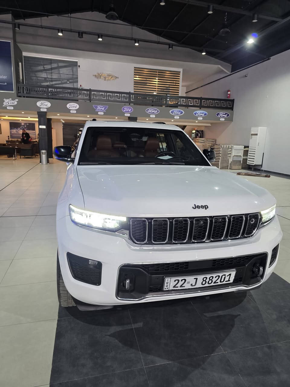 سلام عليكم✨️
Jeep OVER Land 2023
للبيع فقط ✅️ السياره هارلم HRLEM خليجي كفاله عامه عدا pdr شي كلش قليل بجاملغ الأمامي السياره جاهزه ومال جني 
داخل جملي فول مواصفات نظام جكات الصدر الأمامي والخلفي كله كفاله 100% شاشات حساسات مري شفط داخل كشنات مساج كله كهرباء تجاوي متحركه هواي مواصفات بيها 
للاستفسار الاتصال *********** واتس اب او خط مباشر 
غير متواجد على الفيس بوك عنوان السياره بغداد
