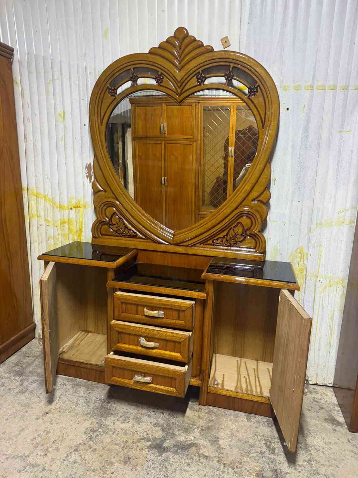 غرفه اخشاب  تسكام 5 ملم صاج خارج والداخل شغل درجه اولى شغل  الغرفه كلش ثكيله وخشب قوي واخت الجديدة ونظيفه كولش اي كسر و ضرر ما بيها  
نسبة نظافته 90  /  100
القاعد بلوك سقف بلوك الظهر جرجوبه 
 الغرفه ولا غلطه بيها و بالعافيه على لي ياخذها  
وتساب/  ***********
 العنوان بغداد  الجديدة لامين الثانية و اكو  توصيل هم موجود
