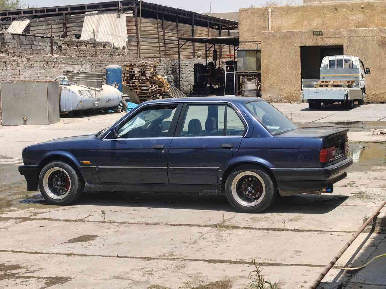 السلام عليكم للبيع او مراوس حسب القناعة
BMW E30 325i

مكينة 25 مفتوح بدون تبخير وتنقيص 
تبريد شغال 
كير عادي شورت شفت نمرة طويلة 
اكسل بلادي جديد 
حدادية امامية خلفيه كله تضيفة وخير من الله

كهربائيات كله شغاله بدون جطلات
وميكانيك كله كاملة مكملة مكفولة

رقم بغداد مشروع وطني باسمي تحويل ثاني يوم سنوية نافذة
دوس جوانب AC 
لحيه خلفية AC
سبايدر  m1
السيارة كاملة مسويلة ادامة كامله :
بلكات جدد 
نوزلات جدد 
فيت بم جديد
فلتر بانزين جديد 
راديتر جديدة 
مروحه ميني كوبر اصلية جديدة 
واتر بم جديد 
قوايش تبريد وال بور وال داينمو كله جديد اصلي بدلتهن 

السيارة بدون ضربة بدون خياسات بدون كص شواصي جدا نضيفة 

كل نقص مابيه فقط ترتيبات بسيطة 

مكاني بغداد البلديات ***********
السعر 52 وبيه مجال
