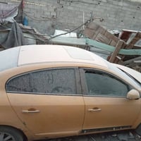 رينو 2010 سيارة متروكة مكينة 1800شغالة غراضهة كاملة كوم حديد سعر10 ورق...