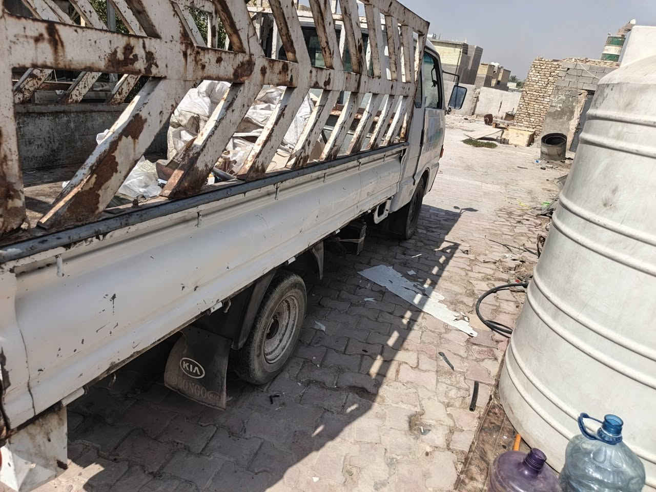 سلام عليكم كيا بنكو للبيع ٩٤رغم دولي سنوية ٢٩رغم بغداد  كير محرك كفالة سيارة جاهزة للعمل العنوان بغداد المعامل السعر ٤٥ وبيها مجال ***********
