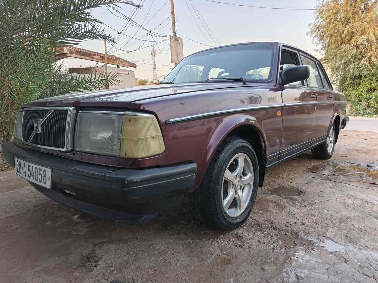 سلام عليكم حبايب فالفو البيع حجم 240مديل 1992سياره كير ومحرك وحداديه وتبريد جاهزه مابيه أي نقص دواخل نضيفه سياره شواصيه بلاديه بدون حادث مصبوغه الجماليه 
رقم نجف نكليزي سنويته جديده ال٢٨
بيع أو مراوس 
رقمي ***********تواصل
مكاني نجف كوفه السعر 45 بيه مجال
