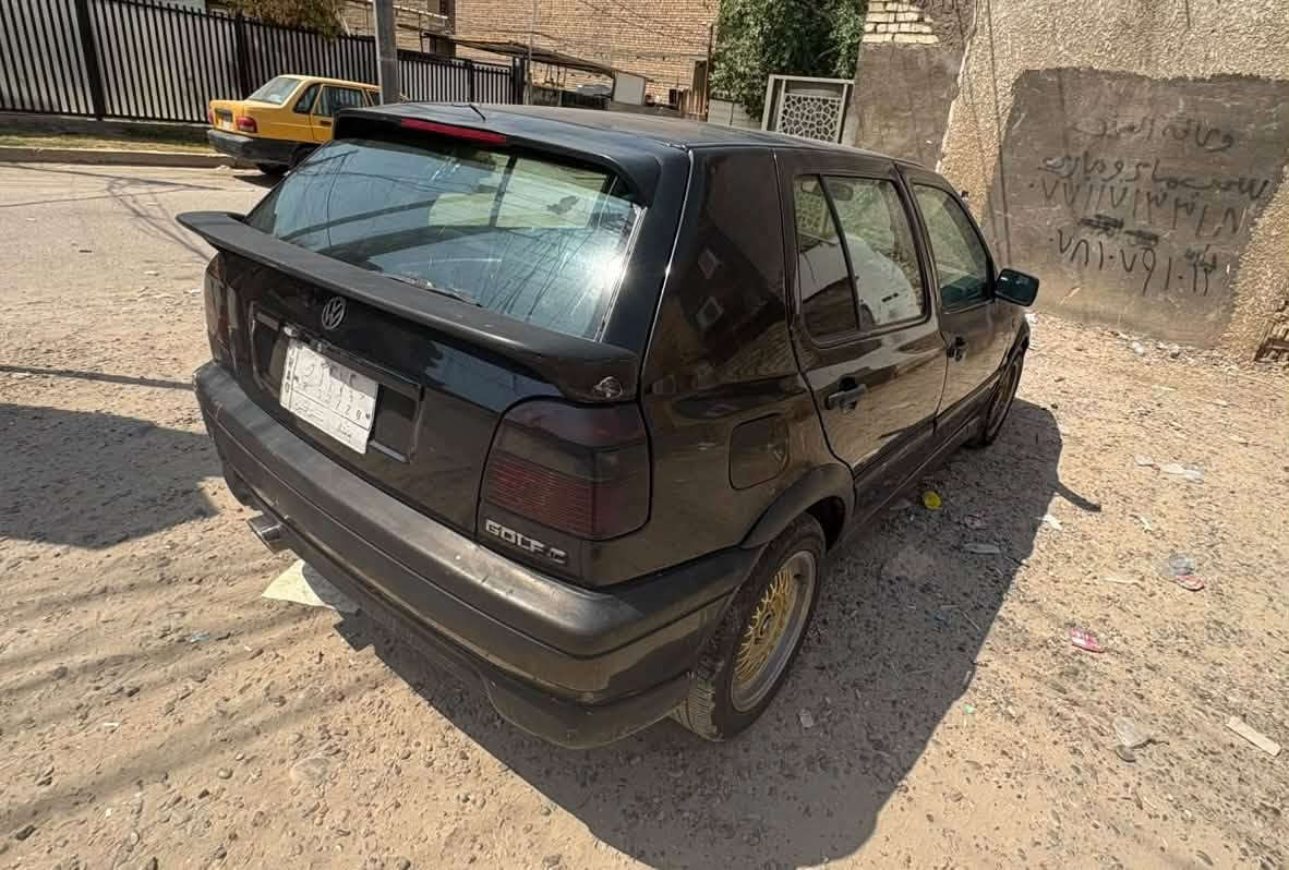 سلام عليكم شباب
سياره لون اسود 
كولف موديل 93
محرك 2000
كير اوتو.
صدر امامي خلفي
مصبوغه عام 
تبريد خير من الله فريز جديد تدفئه شغاله
الجام المامي كهرباء
مراوح مال ٦يعني انسه حماوه  جديده
رايدها ٣١ بيها مجال حك الجيه 
مكاني حي الجهاد 
***********
