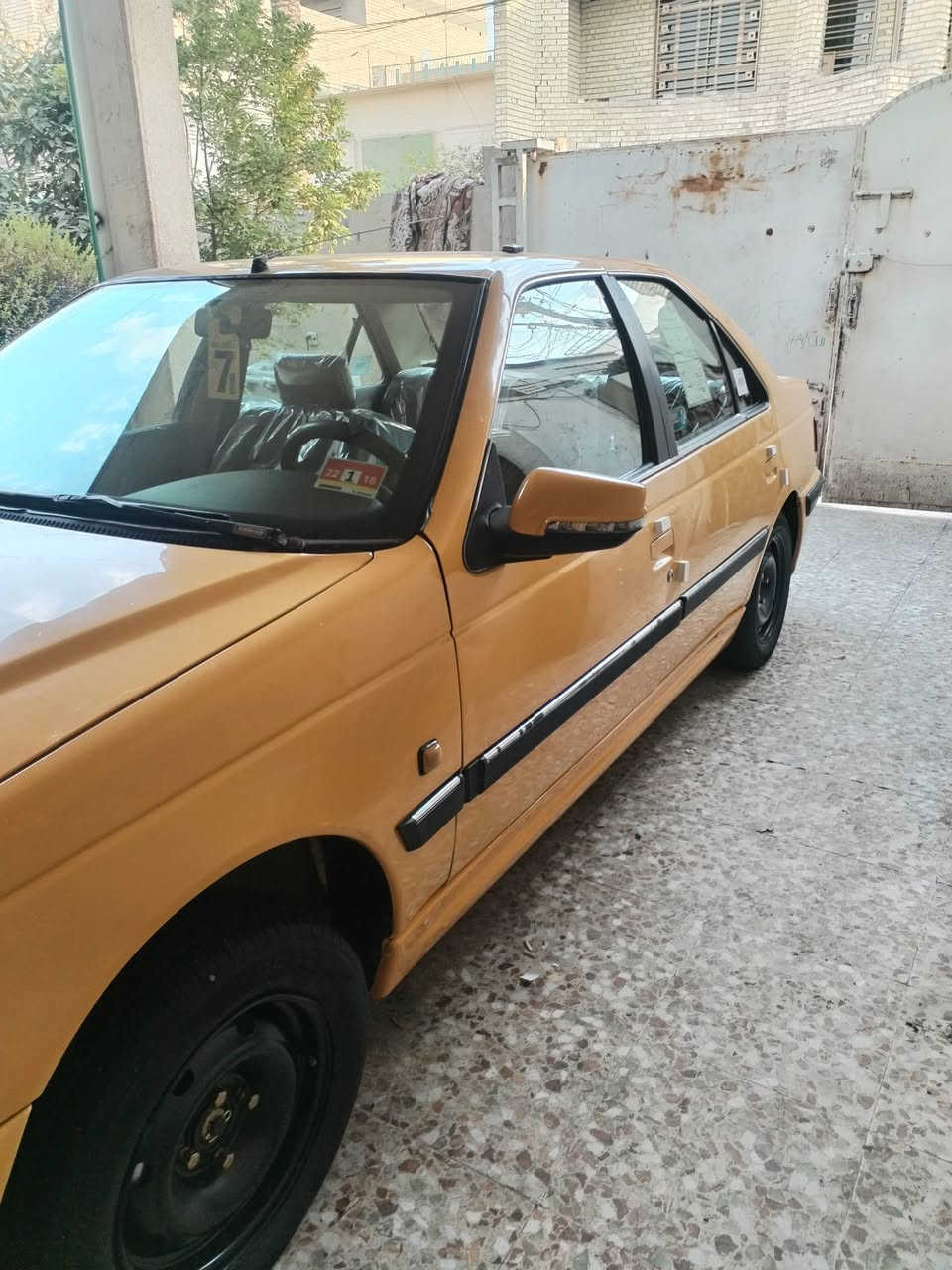 السلام عليكم بيجو بارس ٢٠١٥ مكفوله من الضربه والصبغ والتبديل مكينه كير حداديه تخم تاير باتري كله جديد هيئه مصفره سياره جاهزه السعر ٤٤ مكاني بغداد الجديده الأمين رقمي ***********
