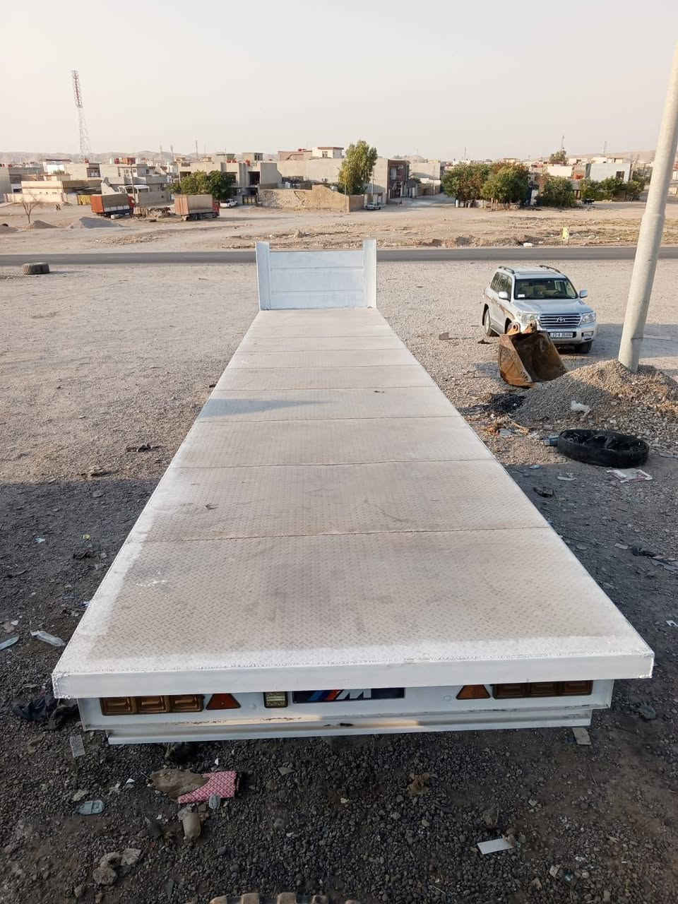 عربە المانیە للبیع
***********
۳  محور     دبل تایر
بدون فصل و ربط بدون منفست
فحل (سبرنگ)
دناکیر ۱٤
کهربائیە و جک وشاصی و حدادیە بشرط
