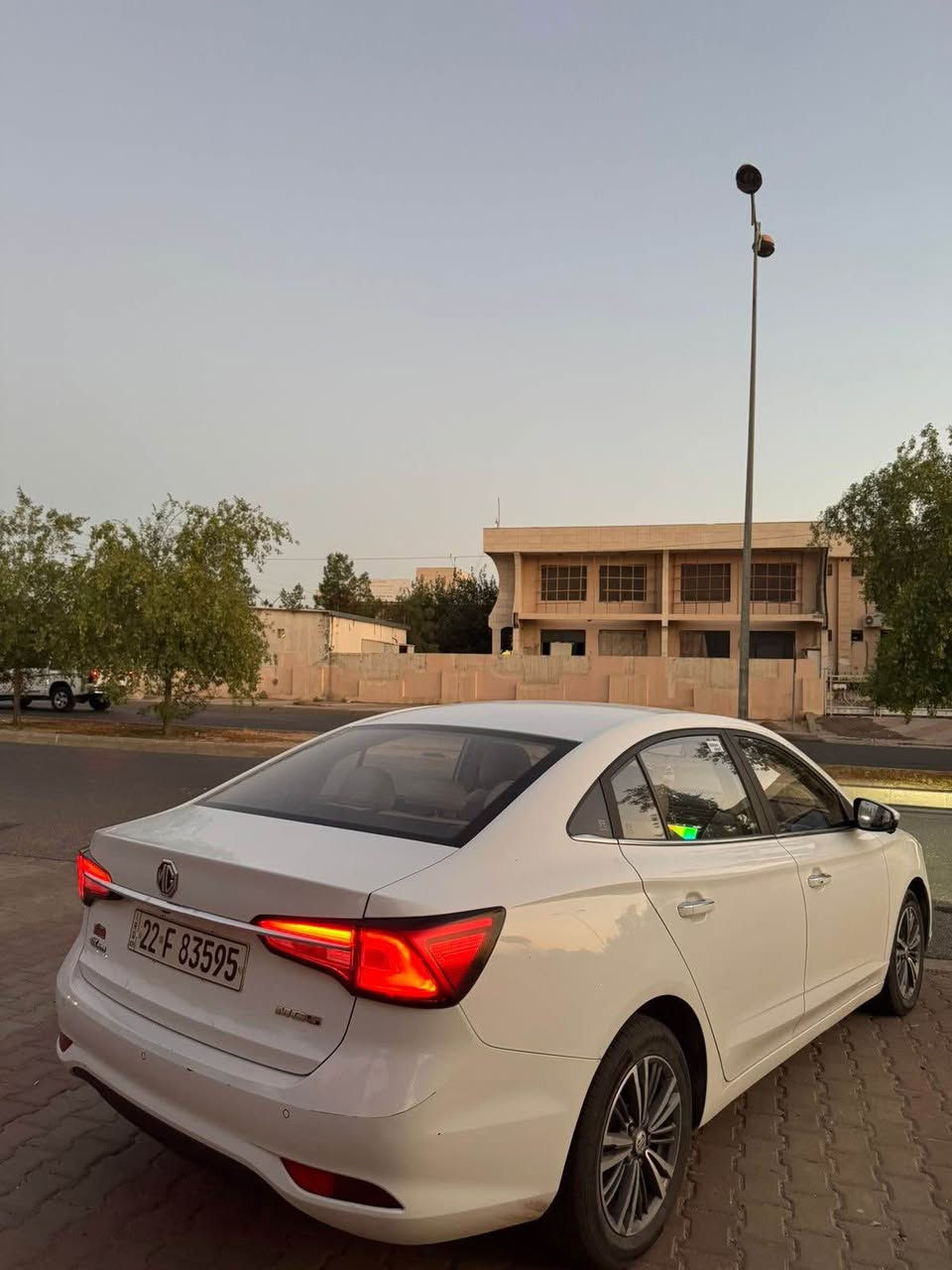 MG5 2022 LUXURY 
سەیارەکە ٣ جێی بچووکی تحدیلە بێ سبوغە 
سەیارەکە قەپات ماصفاتە رادار پێش و پشت کوشین جلد و کارەبایی ٣٦٠ پلە کامرە ٥ کامیرە  تحدی سرعە و خەتی جادە و ئیکۆ و نۆرماڵ سلایت گێر و مەکینە و کارەبایاتی بە شەرتە فولل فوللە 
تحویل و غەرامەش بە شەرتە سەیارەکە
سحری ٩٨ وەرەقە و مەجال
*********** أربيل, العراق
