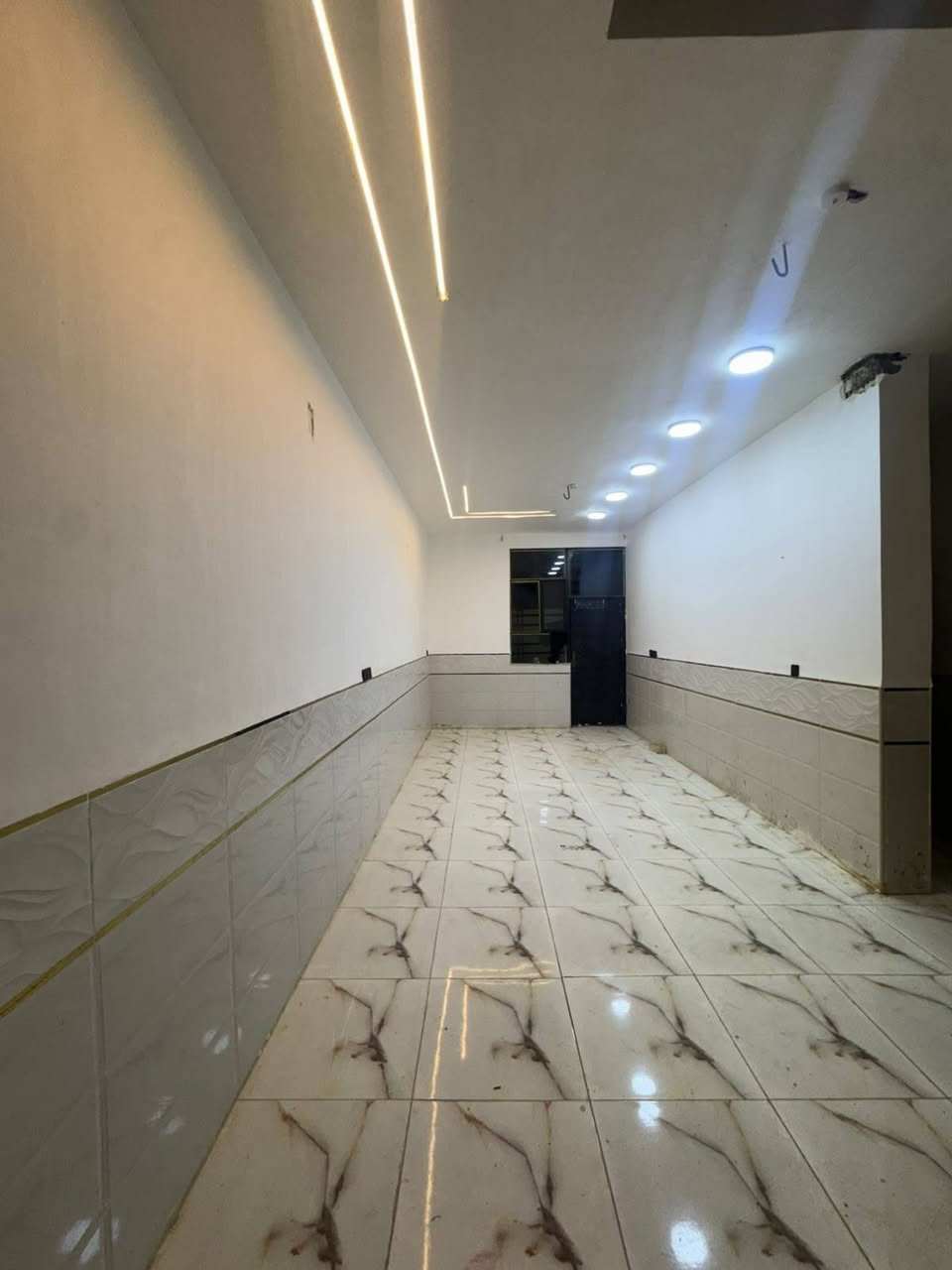 بيت للايجار🏠  100 متر الايجار سارع بلحجز سعره مناسب 

بنداء شارع قنبر عمود 83 قريب علا شارع قنبر وشارع كربلاء

📍 الموقع: محافظة النجف الأشرف

بيت 100متر بناء جديد تانكي وصخان بي لبيت كامل معايزه شيء خط مولد بي لبيت  جاهز للسكن

🟠 تصميم الخارطة : 

غرفه  - ستقبال  صالة  -صحيات  -مطبخ - منور 
سطح مطبك شتايكر 
ــــــــــــــــــــــــــــــــــــــــــــــــــــــــــــــــــ

سعر اللايجار 250الف كل شهر بشهره 

او من خلال الارقام التالية

 ***********
