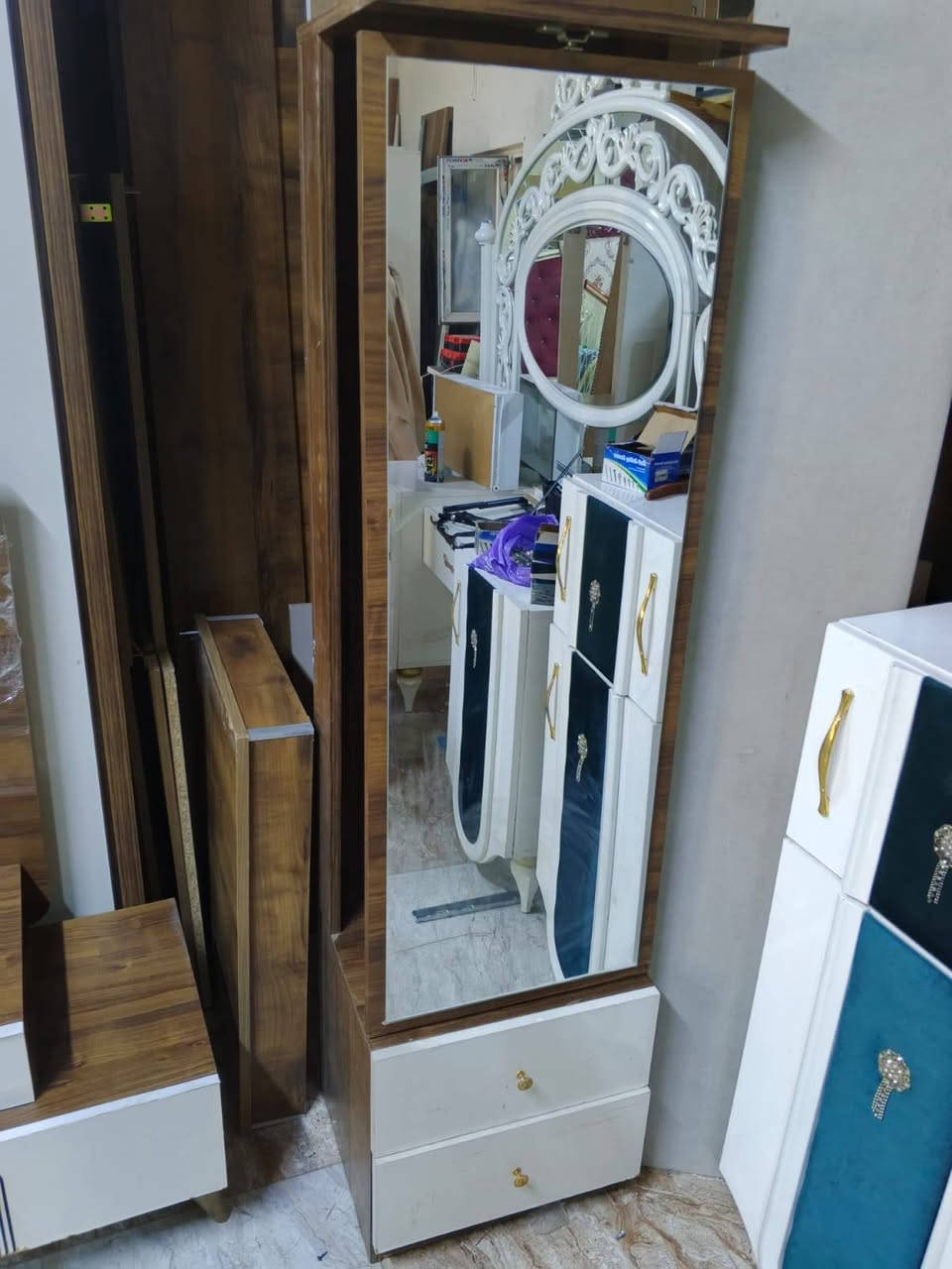 غرفه للبيع سعر ٥٥٠ بيها مجال شراي تعال خاص عنوان كركوك
العنده غراض للبيع راسلوني *********** او اتصال ع رقم

