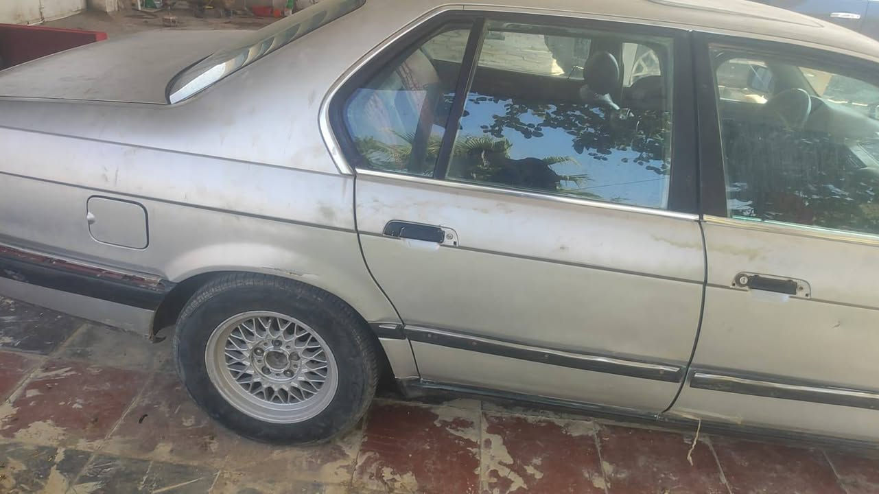 بي ام موديل 1991 735i  السياره بلاديه بدون ضربه بدون خياس صبغ الشركه  بس السياره  جارده عوزه صبغ 
كهربائيات كله شغاله جام فول كهرباء سلايت طكتين دواخل جلد لون اسود كشنات كهرباء شغاله 
كير مكفول محركه لايبخر ولا ينقص بس بي صوت 
نوزلات فيت بم طوافه بلكات ايرفلو كله جديد 
مروحه كهربائيه راديتري جديد تبريد قطعتين الفان والبواري والراديتر والتحكم مال توجيه الهوه كله شغال عوزه كمبريسر 
رقم ذي قار سنويه لل28  مداور ثاني يوم 
العنوان الناصريه  البوابه الشماليه 
سعره ٢٩ وبيه مجال 
رقم الهاتف ***********
