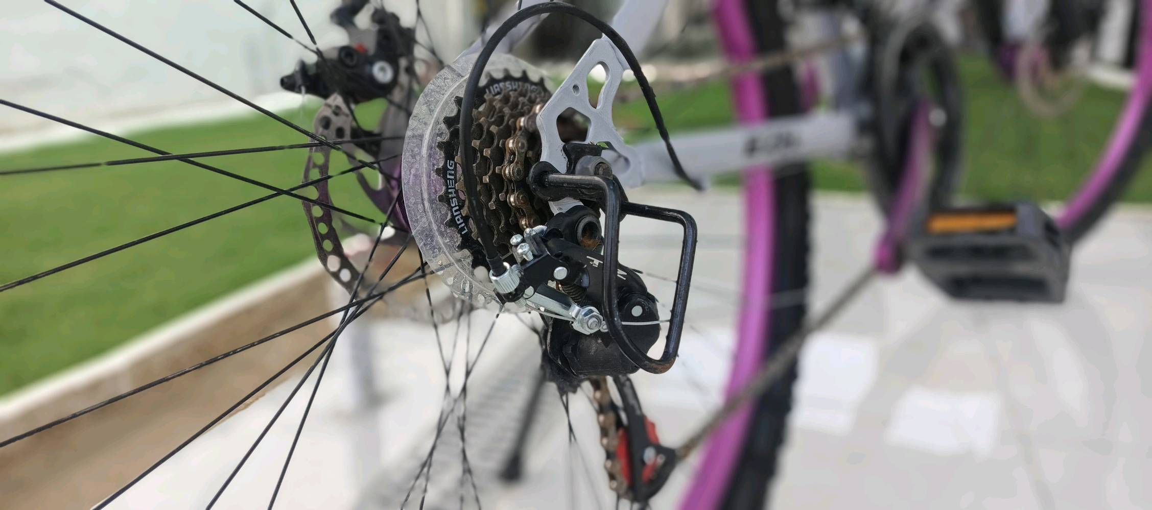 🚲 للبيع | EZEL Mountain Bike 2026 🔥

🔥 دراجة جبلية من شركة EZEL موديل 2026

⏱️ الاستخدام: أقل من شهر

🟣⚙️ المواصفات:

- 🪶 الهيكل ألمنيوم مو حديد، خفيف ومتين
- لون مميز بنفسجي ورصاصي
- حجم 26 مع تايرات جبلية عريضة
- دبل أمامي شغال 100% 💯
- گير 7 خلفي + 3 أمامي، جميع النمر شغالة بدون أي مشكلة
- بريك أمامي وخلفي دسكات (أقراص) 🛑
- واير الگير والبريك الخلفي دفن داخل الهيكل

⚠️ العيب الوحيد: يدة البريك الأمامي مكسورة، فقط يراد تبديلها.

💰 السعر: 185 ألف قابل للتفاوض
🤝 السعر بي مجال للجادين

📍 العنوان: الأنبار – الفلوجة

📞 للتواصل: ***********

📲 واتساب وماسنجر متواجد

🔥 الجادين فقط، حياكم الله ❤️