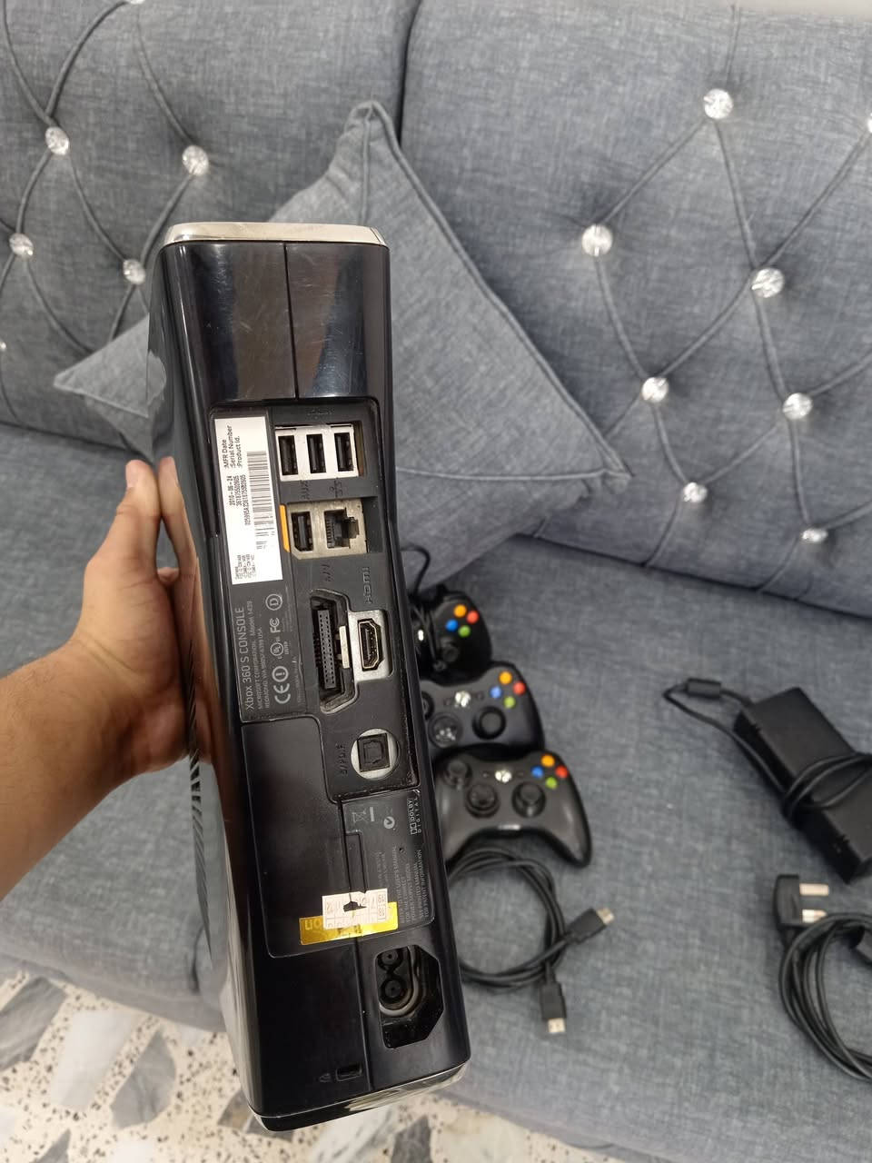 📌 للبيع Xbox 360 نظيف ومرتب
الجهاز شغال تمام ومفحوص وما بيه أي مشكلة، وجاهز للفحص.
وياه: • 🎮 عدد 3 يدات: 2 بلوتوث و1 واير
• ⚡ محولة الكهرباء موجودة
• 🔌 جميع الكيبلات موجودة
• الجهاز نظيف ومرتب
🎮 وبي ألعاب قوية، منها: 
• Call of Duty: Black Ops 1
• Call of Duty: Black Ops 2
• Call of Duty: Black Ops 3
• Call of Duty 4
• GTA 5
• GTA San Andreas
• FIFA 23
• FIFA Street 3
• PES 25
• PES 13
• WWE
• Driver: San Francisco
• وبي بعد ألعاب غيرهن
💰 السعر: 140 ألف وبي مجال
📩 للتواصل خاص أو على الرقم: ***********
