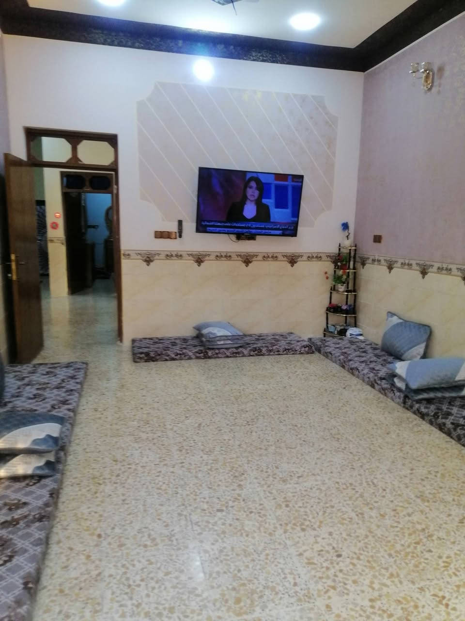 بيت للبيع في الفلوجه حي جبيل خلف مجمع الرحاب شارع 30 تجاري طابو زراعي مساحه ١٥٠ متر بناء حديث طابوق طابق ونصف يحتوي 2 غرف نوم وصاله عدد 2 واستقبال ومطبخ و2 حمامات داخليه وخارجيه ارضيه كاشي السعر ٦٨ مليون وبي مجال بسيط للاستفسار مراجعة مكتب القمه للعقار او الاتصال على الأرقام التاليه *********** ***********
