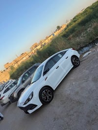 ام جي ٥ • ٢٠٢٥ • ابيض
