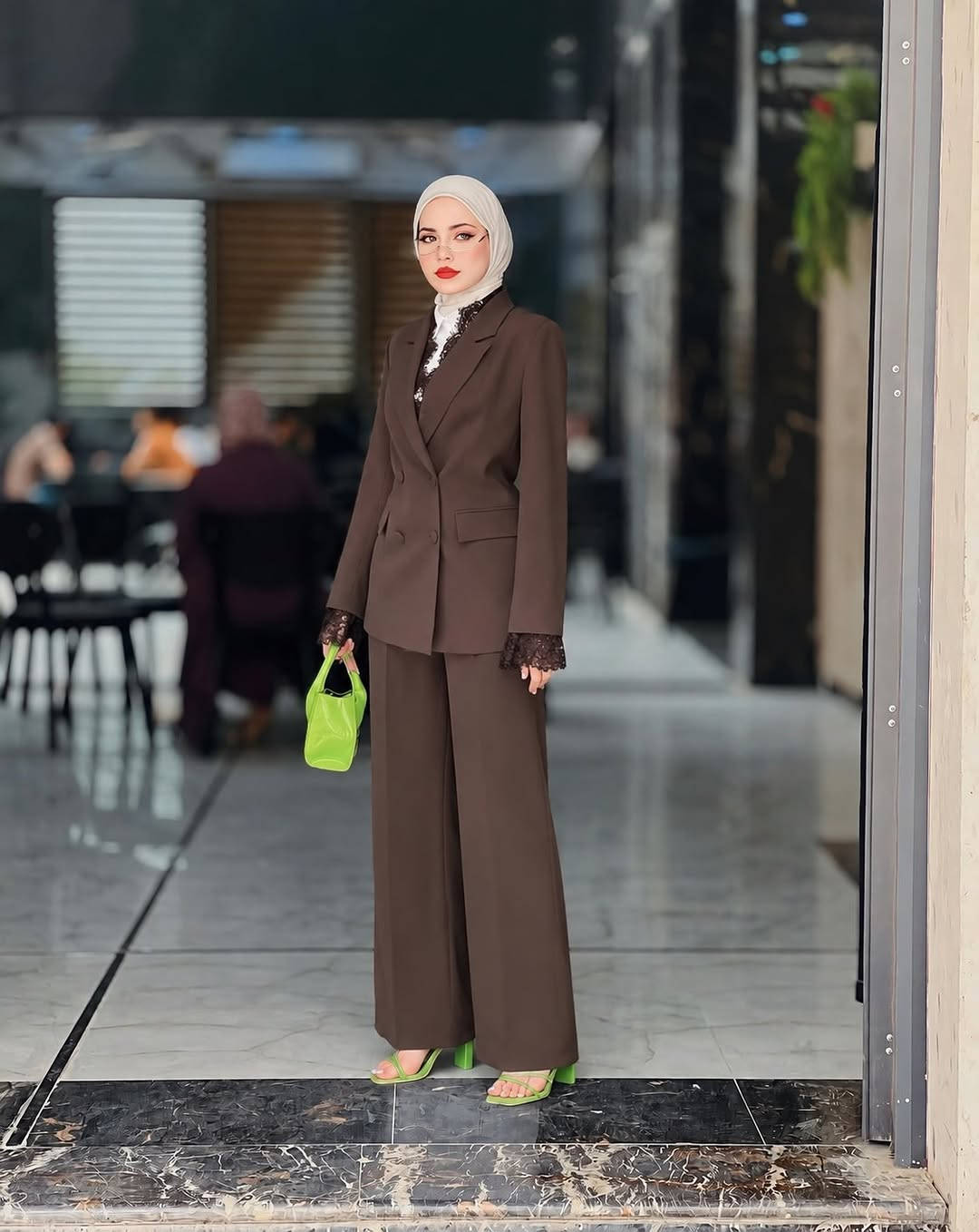 الكولكشن خريفي  غير ويانه ❤️‍🔥 

طقم قطعتين دااابل ايطالي كوالتي عالي مبطن 

السعر : (

القياس:  38 40 42 44 46 48

🔗توصيل البصره 5 💸المحافظات 8🔗

العنوان بصره بريههً شارع مستشفى النور مجمع رونزا 

#للحجز_او_الاستفسار_مراسلتنا_دايركت📩
واتساب ***********
#ازياء_رونزا #طقم #ازياء #فاشن

نص مكتوب في الصور:
- 30 الف