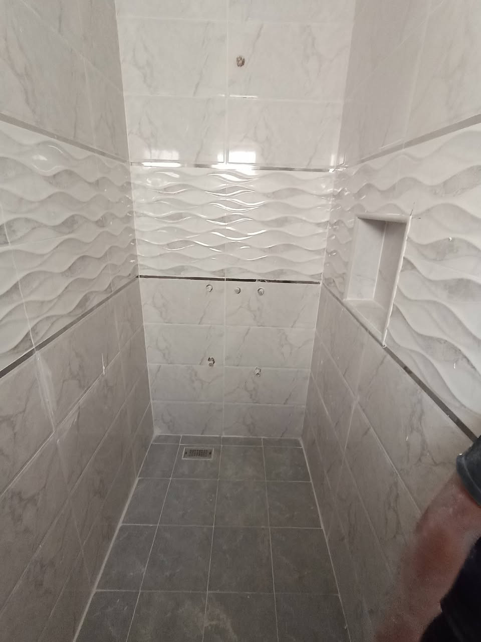 خلفه سراميك بورسلين كاشي متفرغ اشتغل عل متر او كباله  ***********
