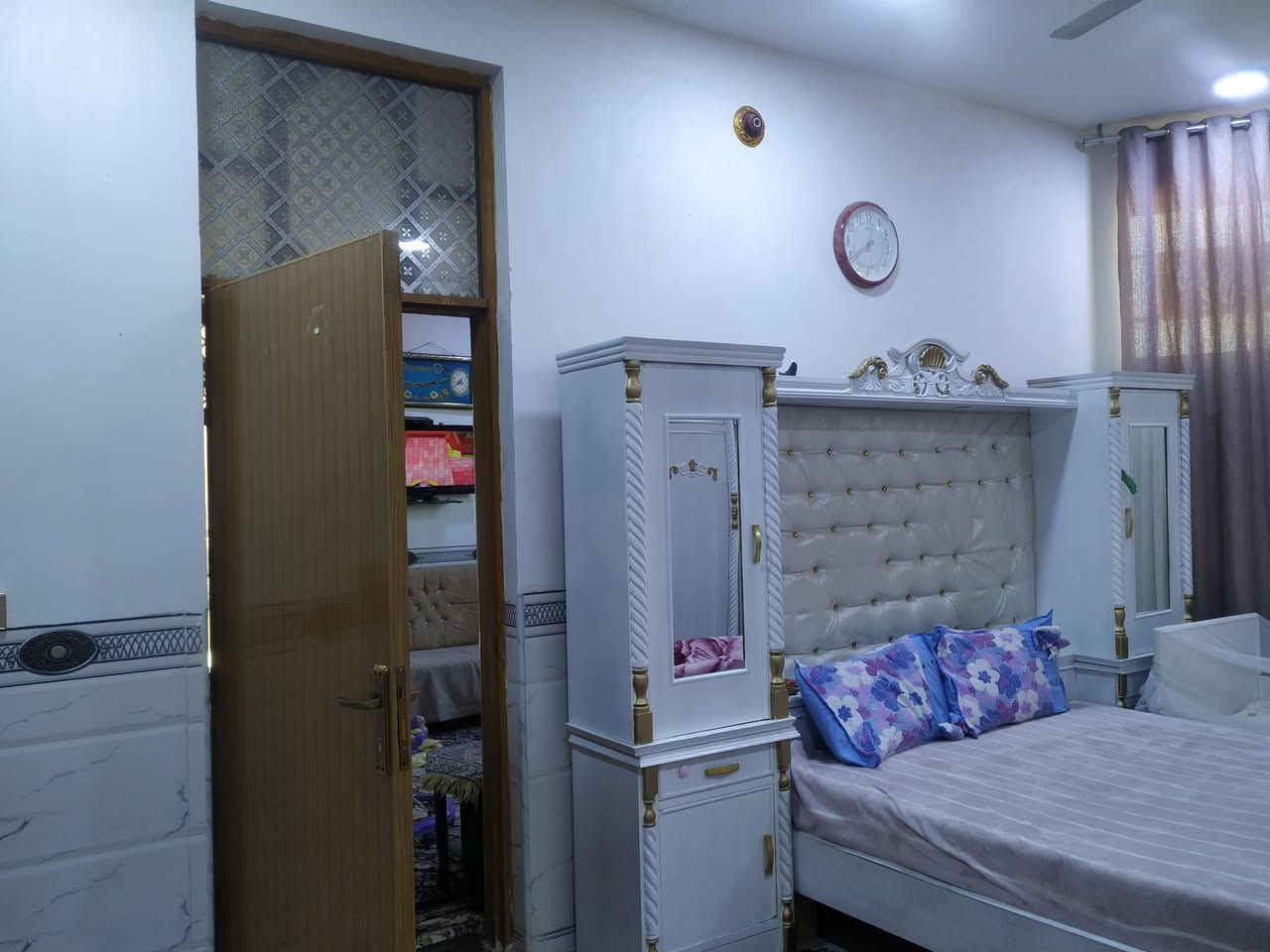 بسعر بلاش بلاش  65 وبي مجال طابو صرف مساحه 130متر بيت بناء جديد طابق واحد هول وغرفه ومطبخ وكراج وصحيات داخليه و خارجيه وحديقه بي إجازة بناء تكمله طابق ثاني ابو غرق حي المرتضى قرب المدرسه الجديدة بصف التبليط كامل خدمات رقم صاحب البيت 
***********
