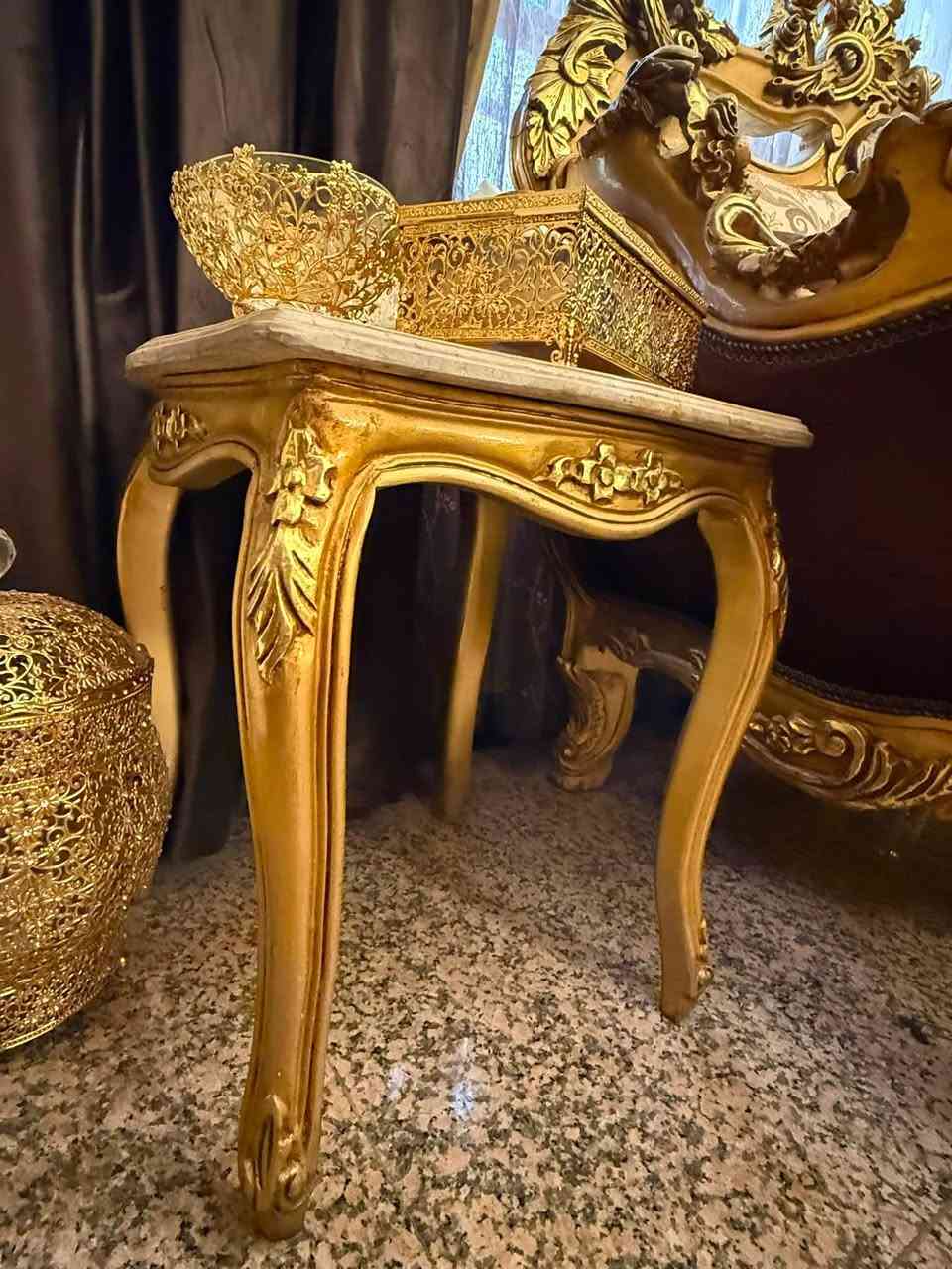 سلام عليكم
تخم قنفات ذهبي مصري حفر درجه اولى  يحتوي على اربع كراسي مفرده قنفات ثنين تلث نفرات ويا طبلتين  وميز وسطي عليه جام زجاجي 

للاستفسار :- ***********
