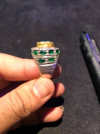 زمرد اصلي البيع. السعر 175 وبيه مجال قليل 07887799772